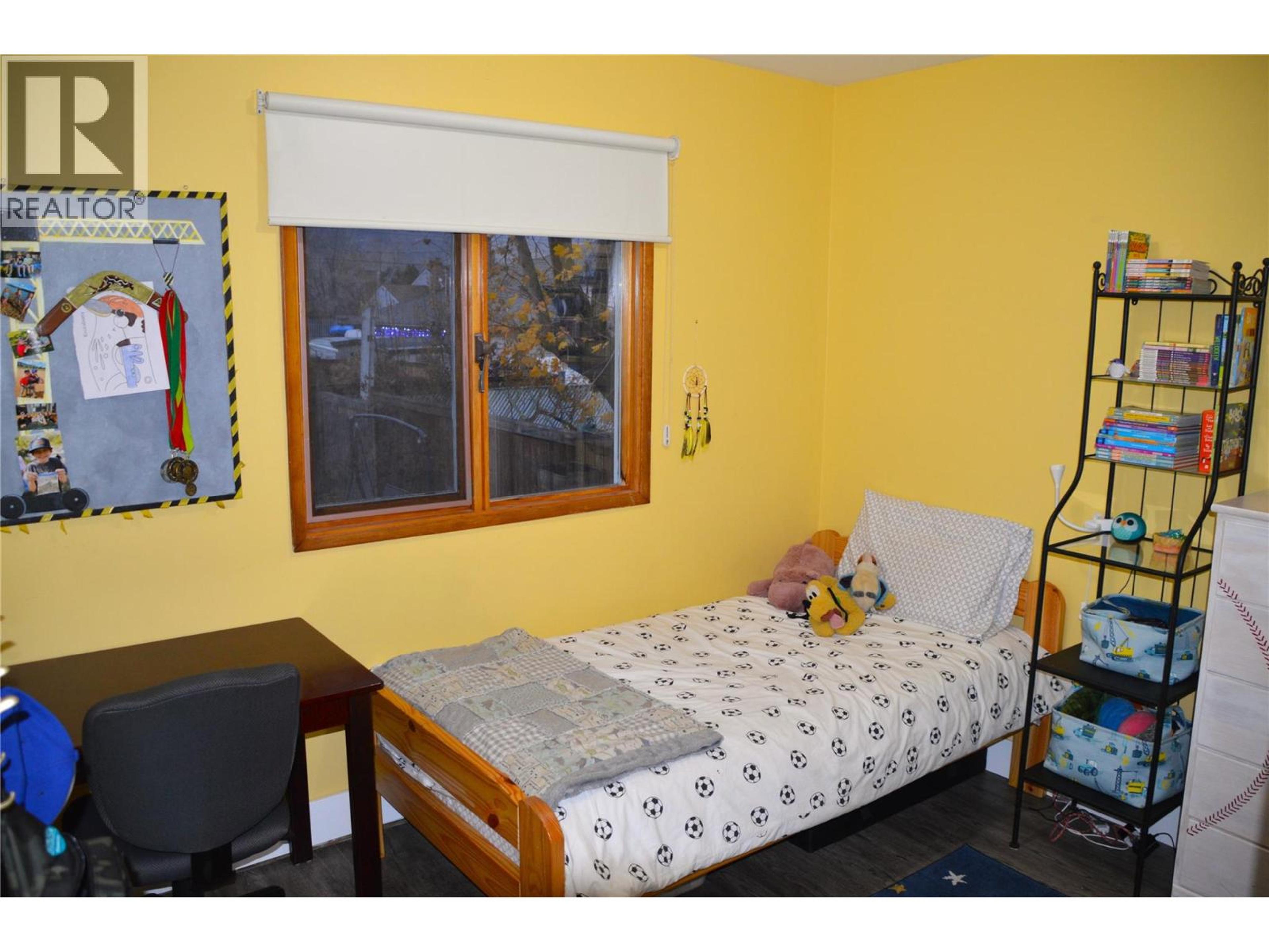 609 REGINA AVENUE - 19