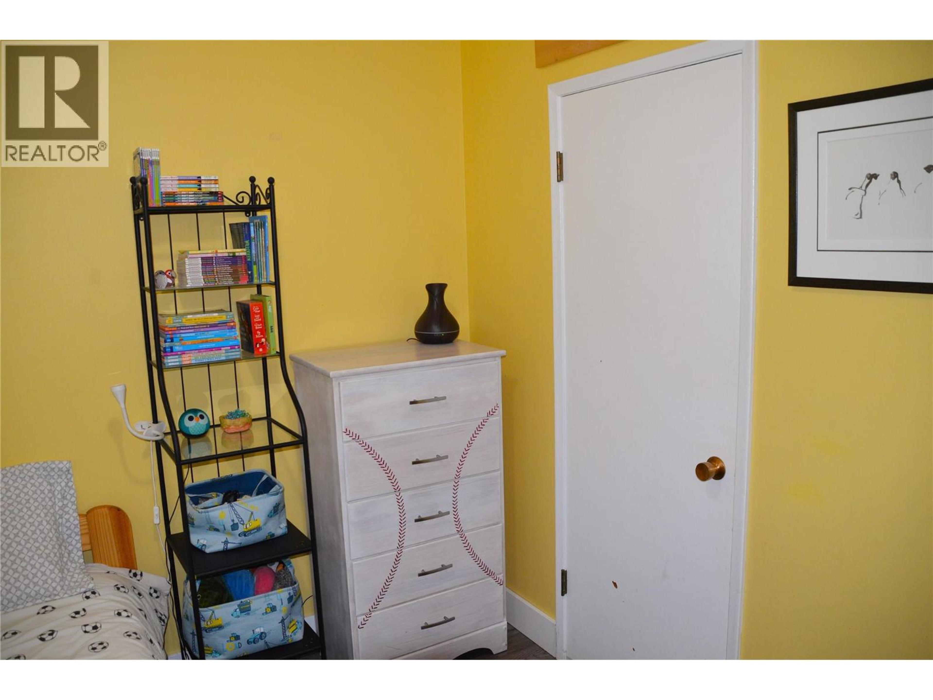 609 REGINA AVENUE - 20