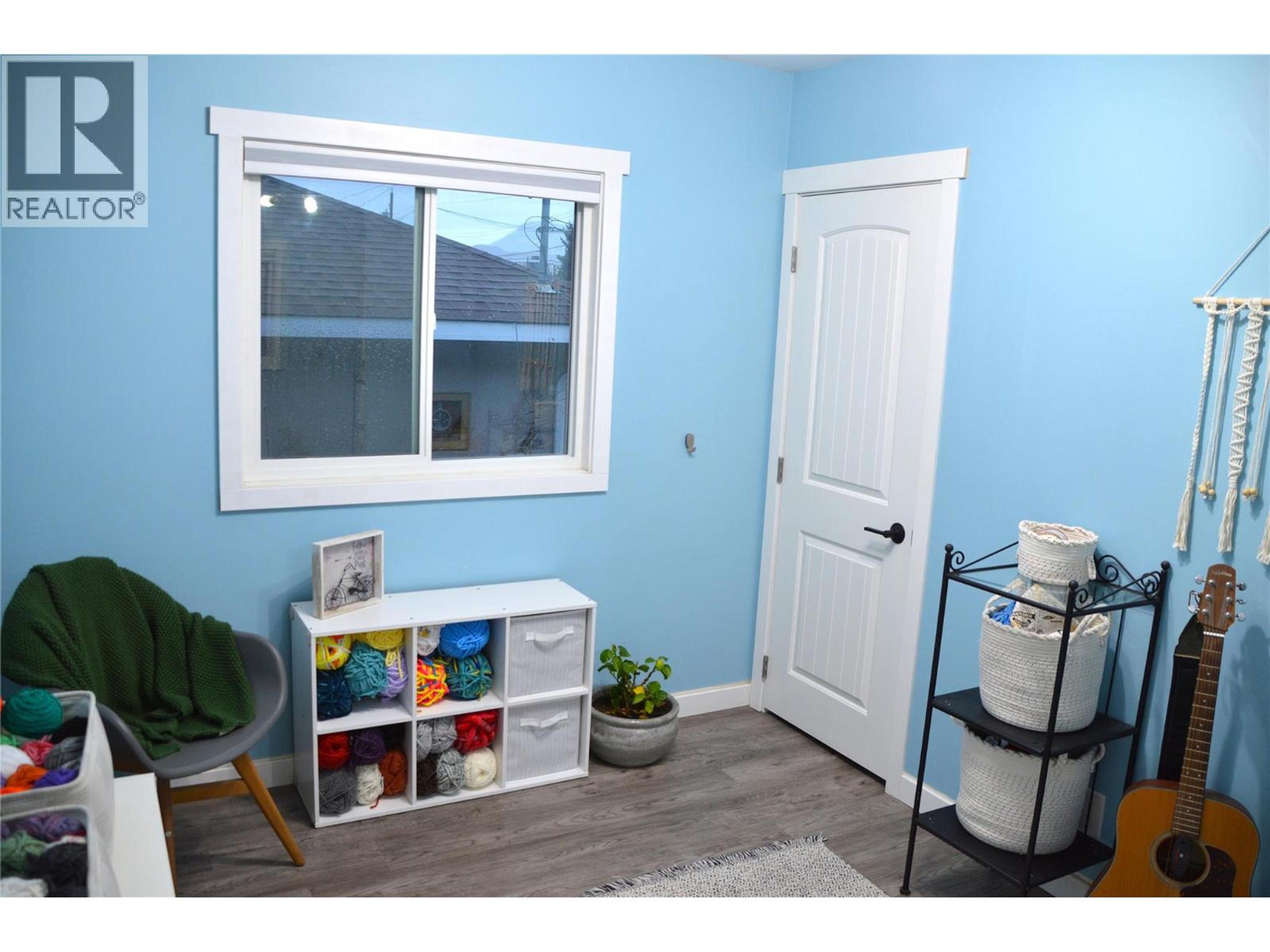 609 REGINA AVENUE - 21