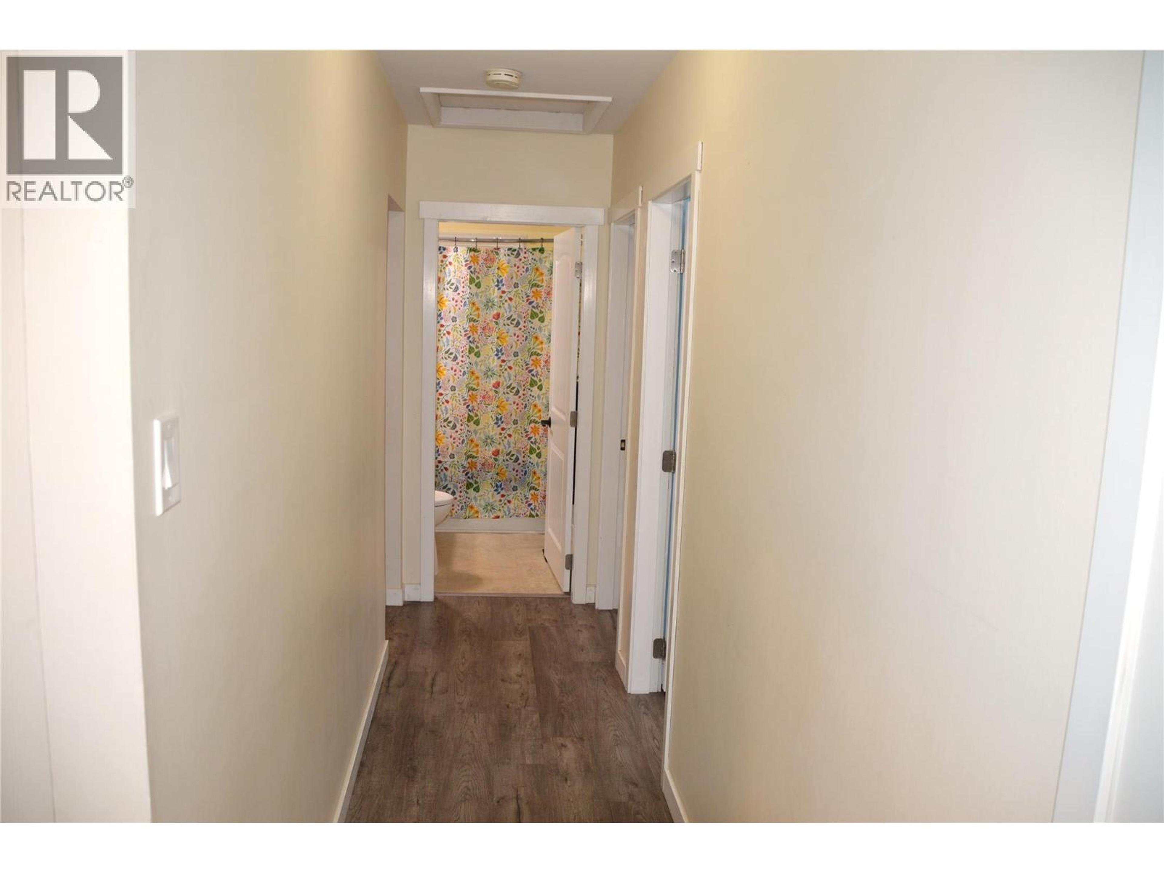 609 REGINA AVENUE - 25