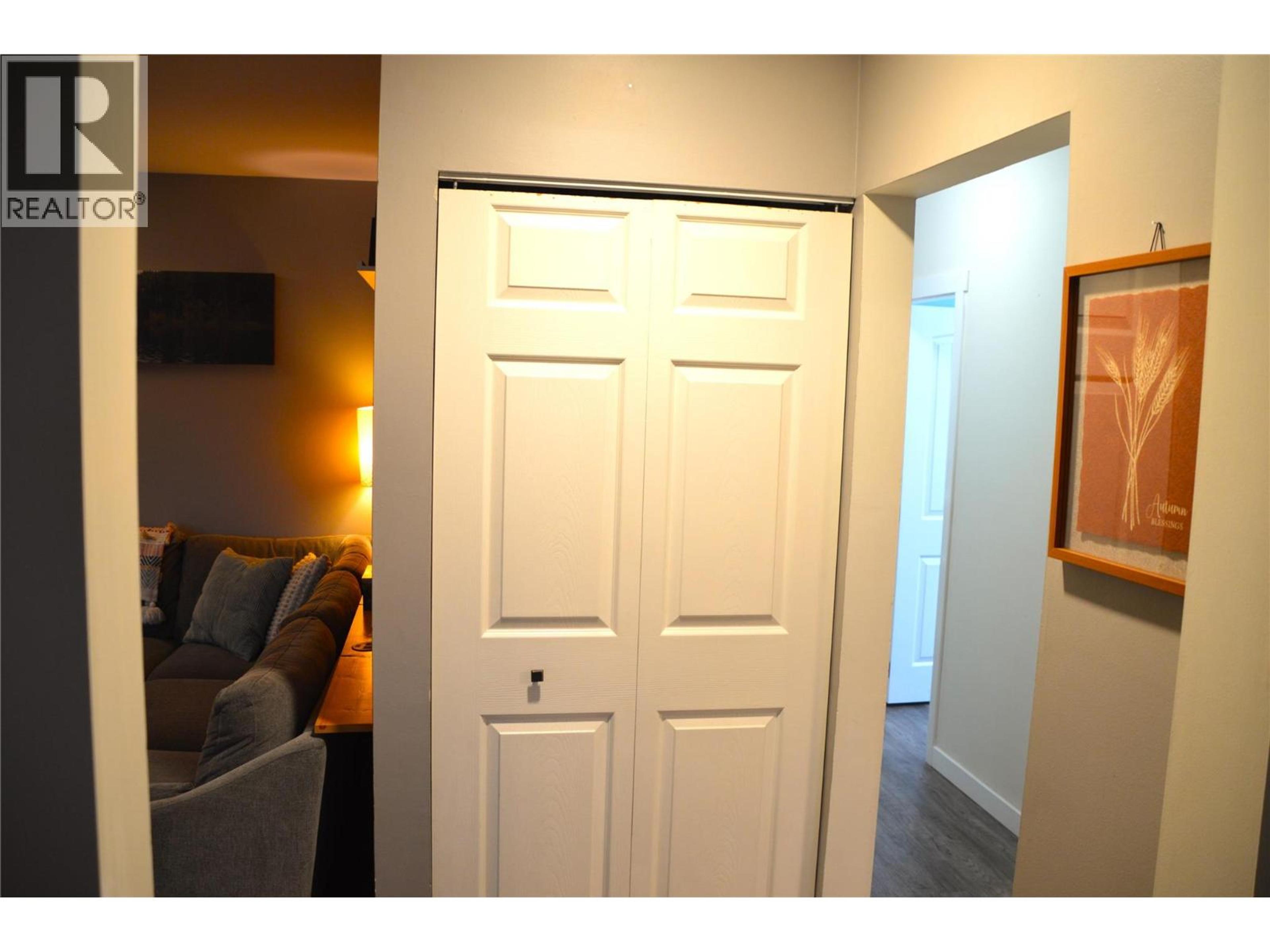 609 REGINA AVENUE - 26