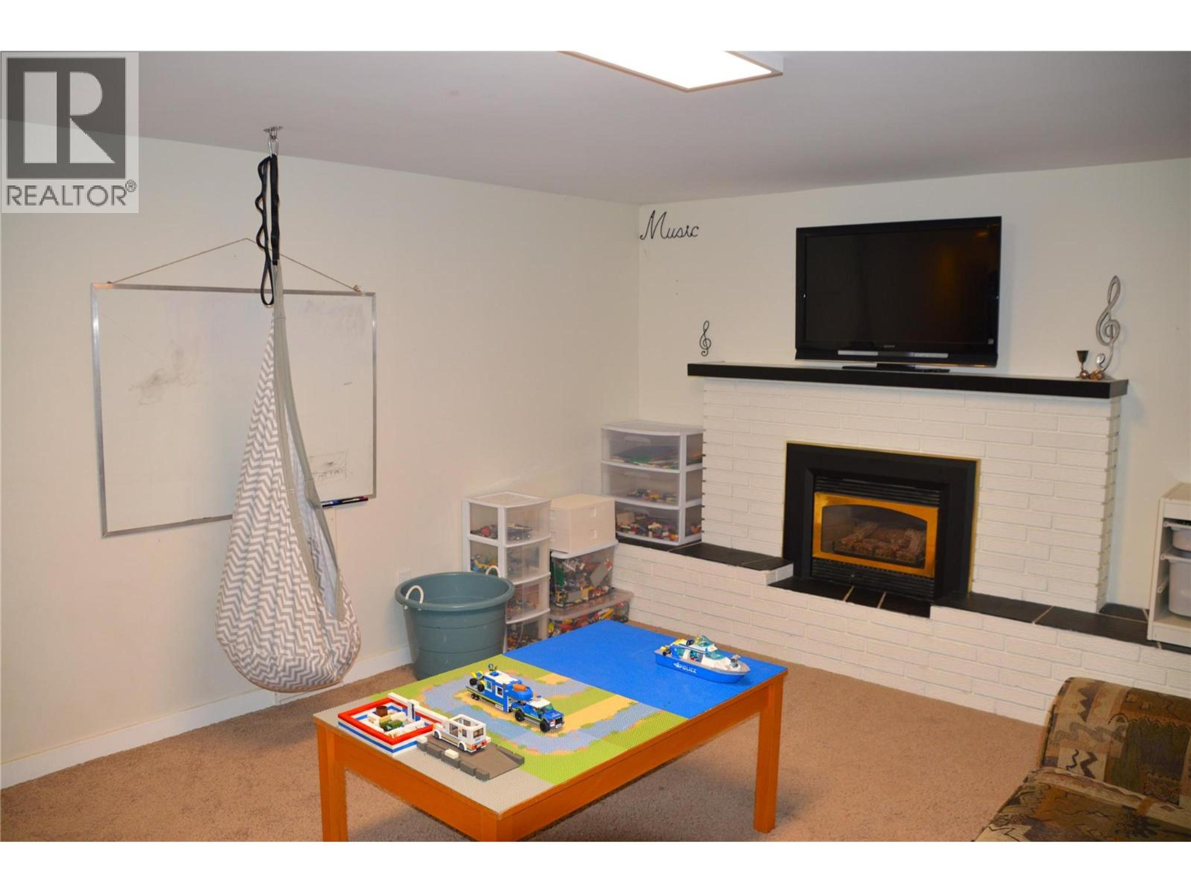 609 REGINA AVENUE - 28