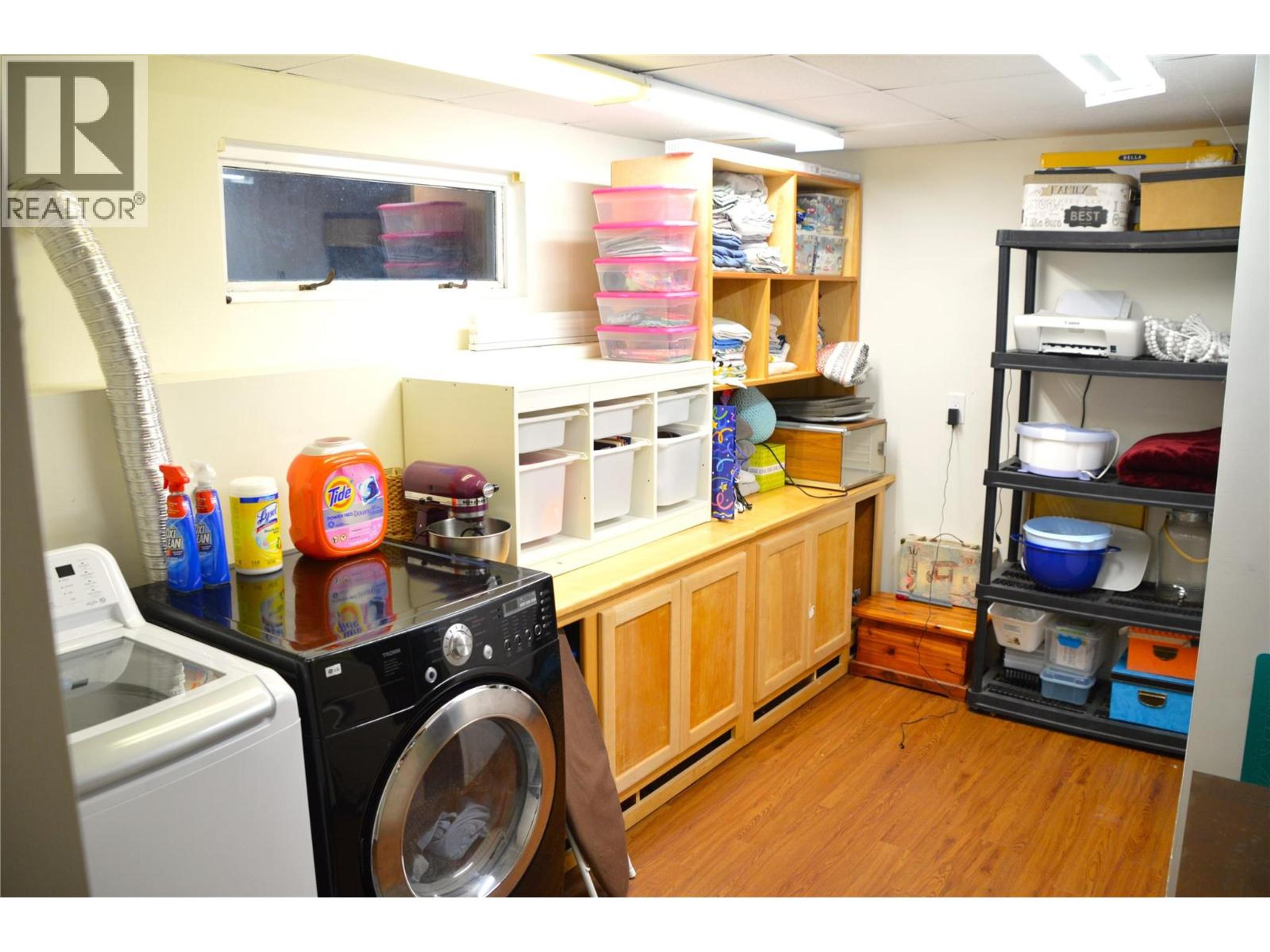 609 REGINA AVENUE - 32