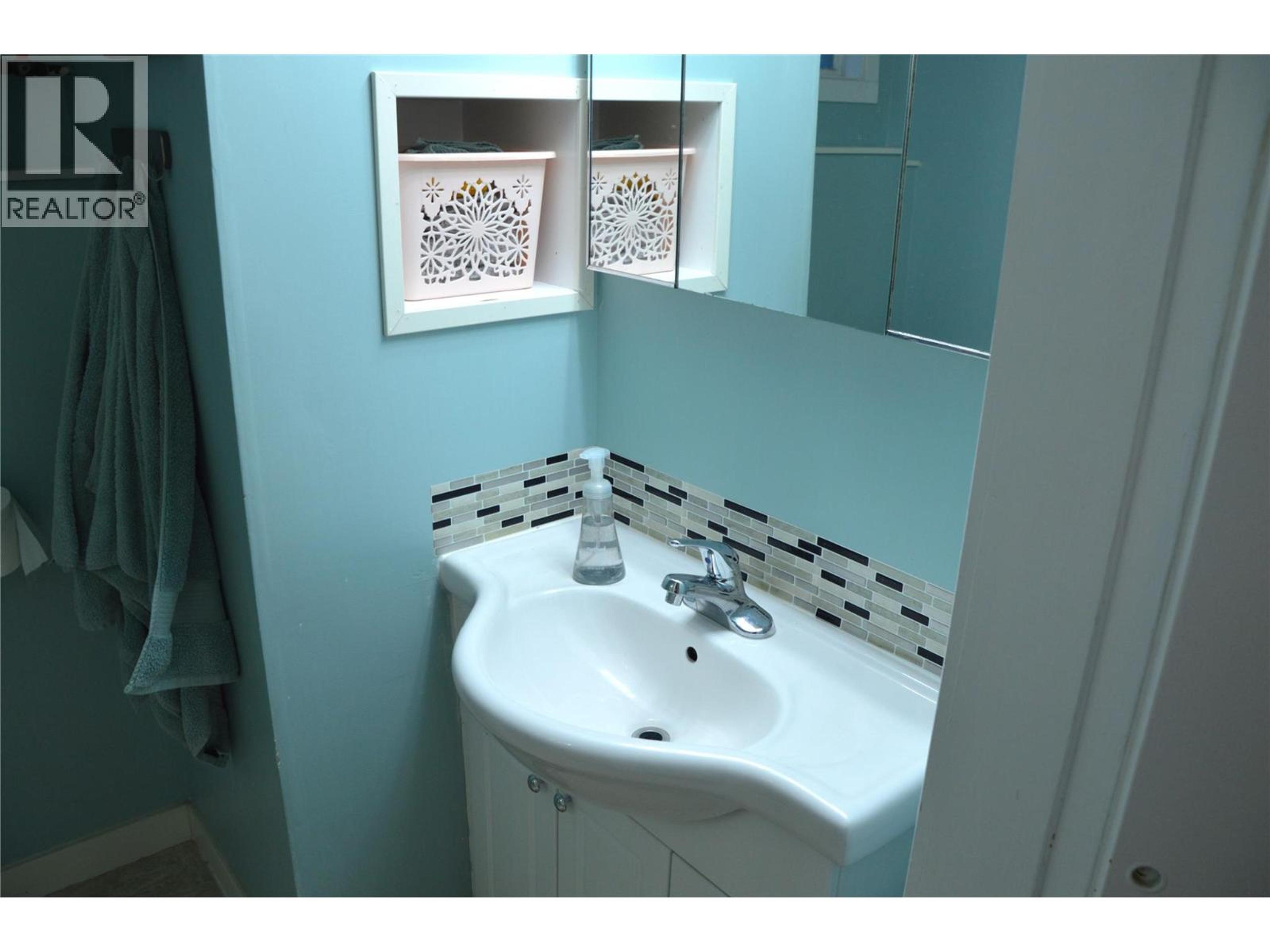 609 REGINA AVENUE - 34