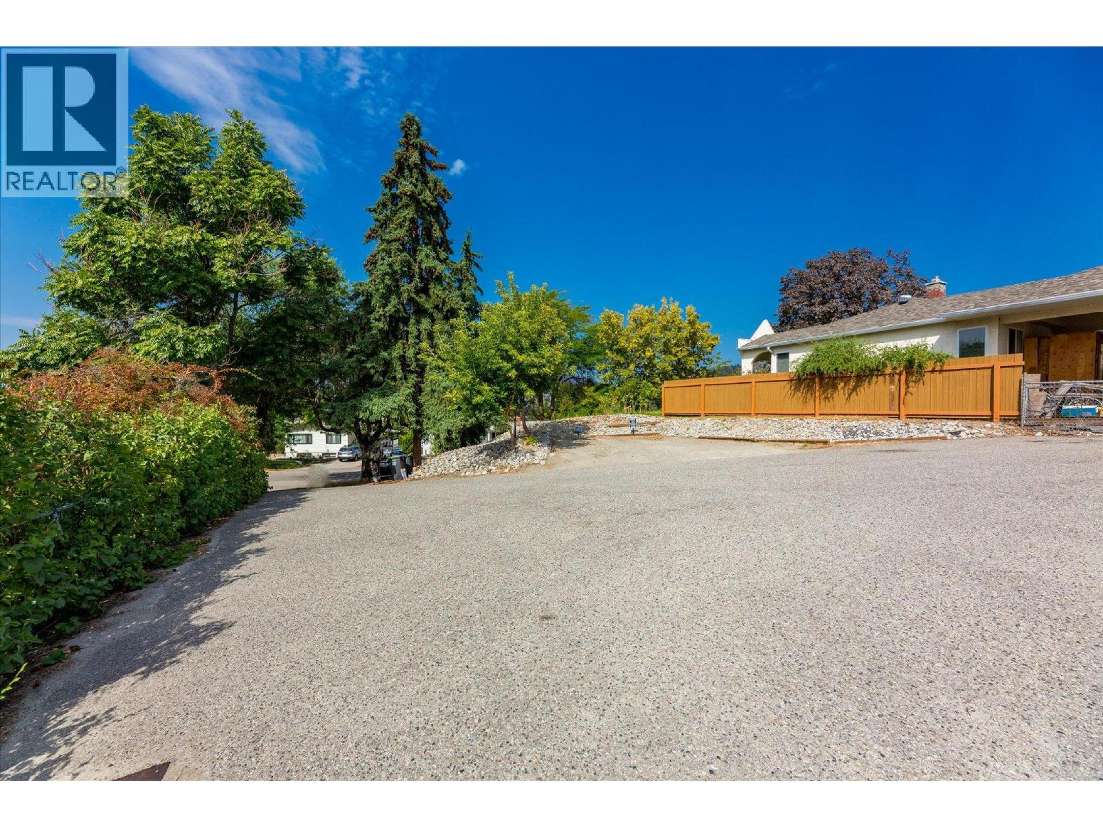 1375 Orchard Drive, Kelowna - Exteriors - Photo 5