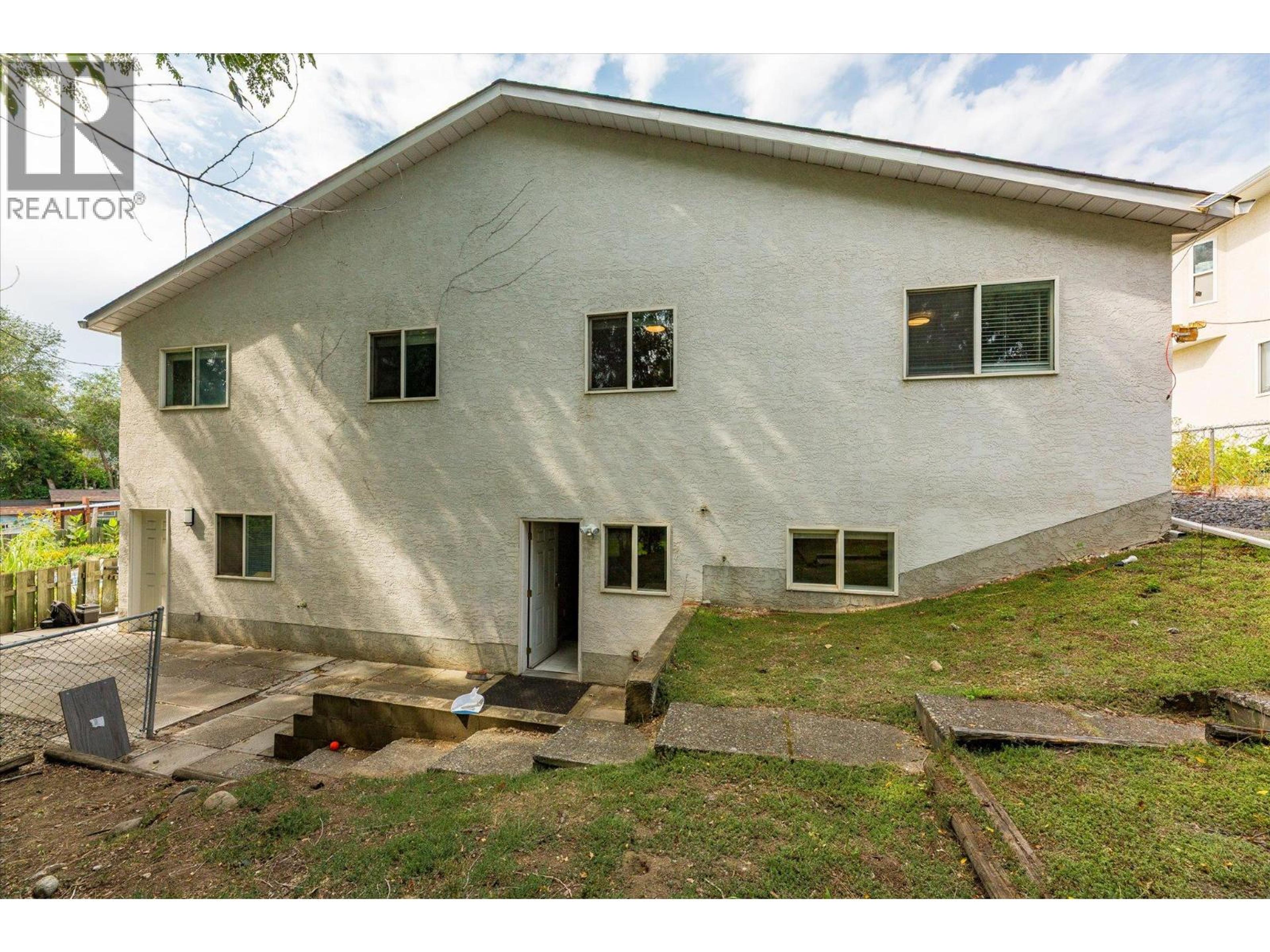 1375 Orchard Drive, Kelowna - Exteriors - Photo 13