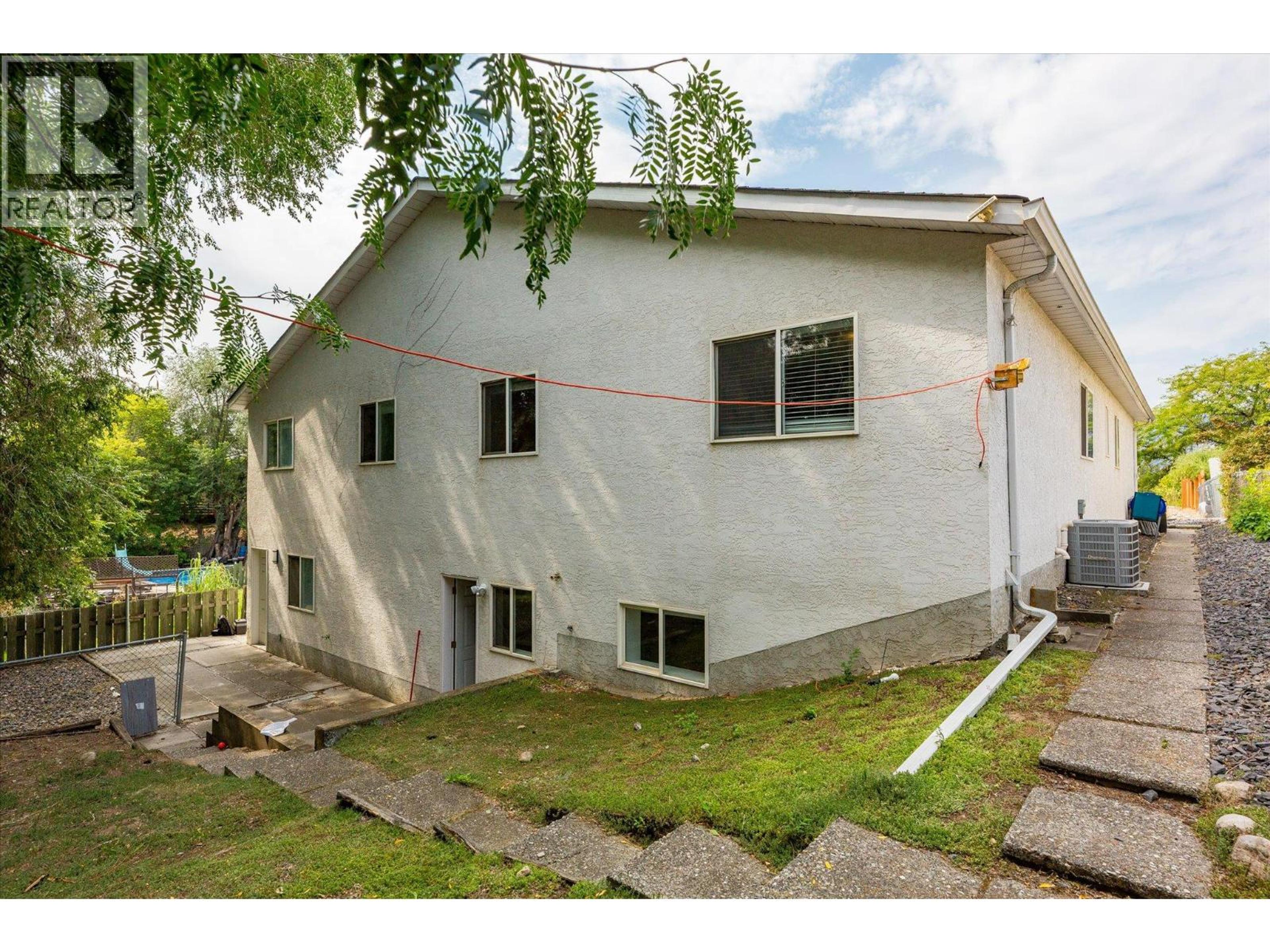 1375 Orchard Drive, Kelowna - Exteriors - Photo 14