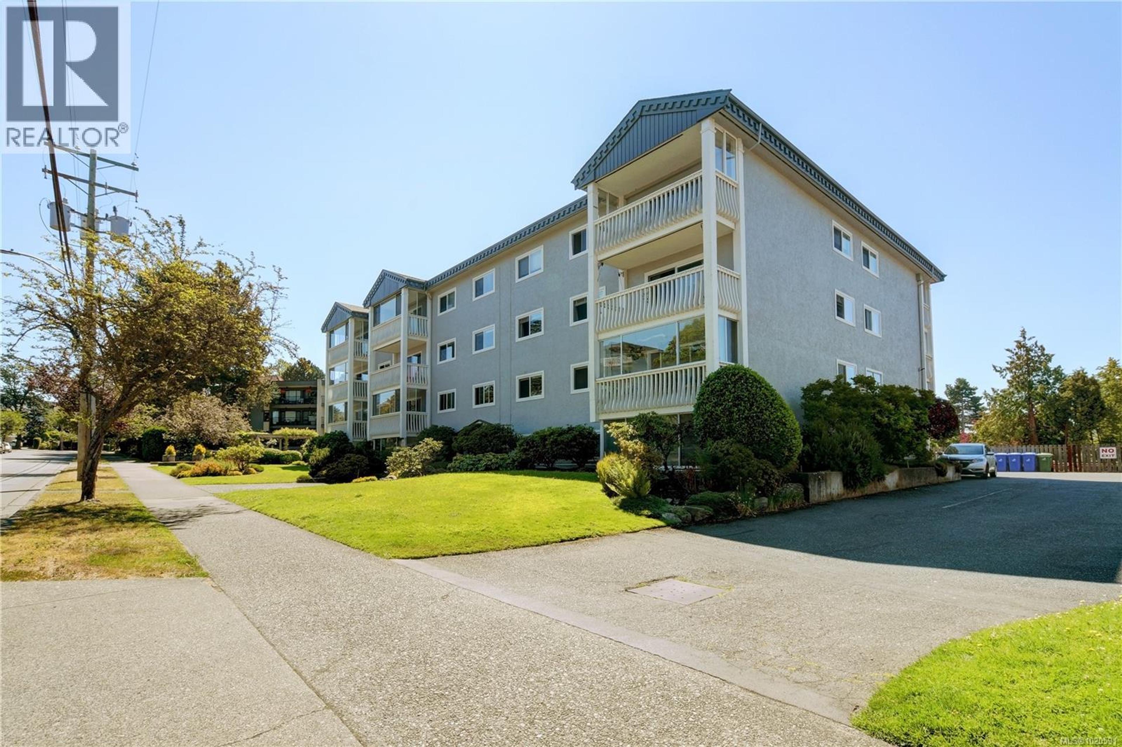 1115 Rockland Ave, Victoria - Exteriors - Photo 1