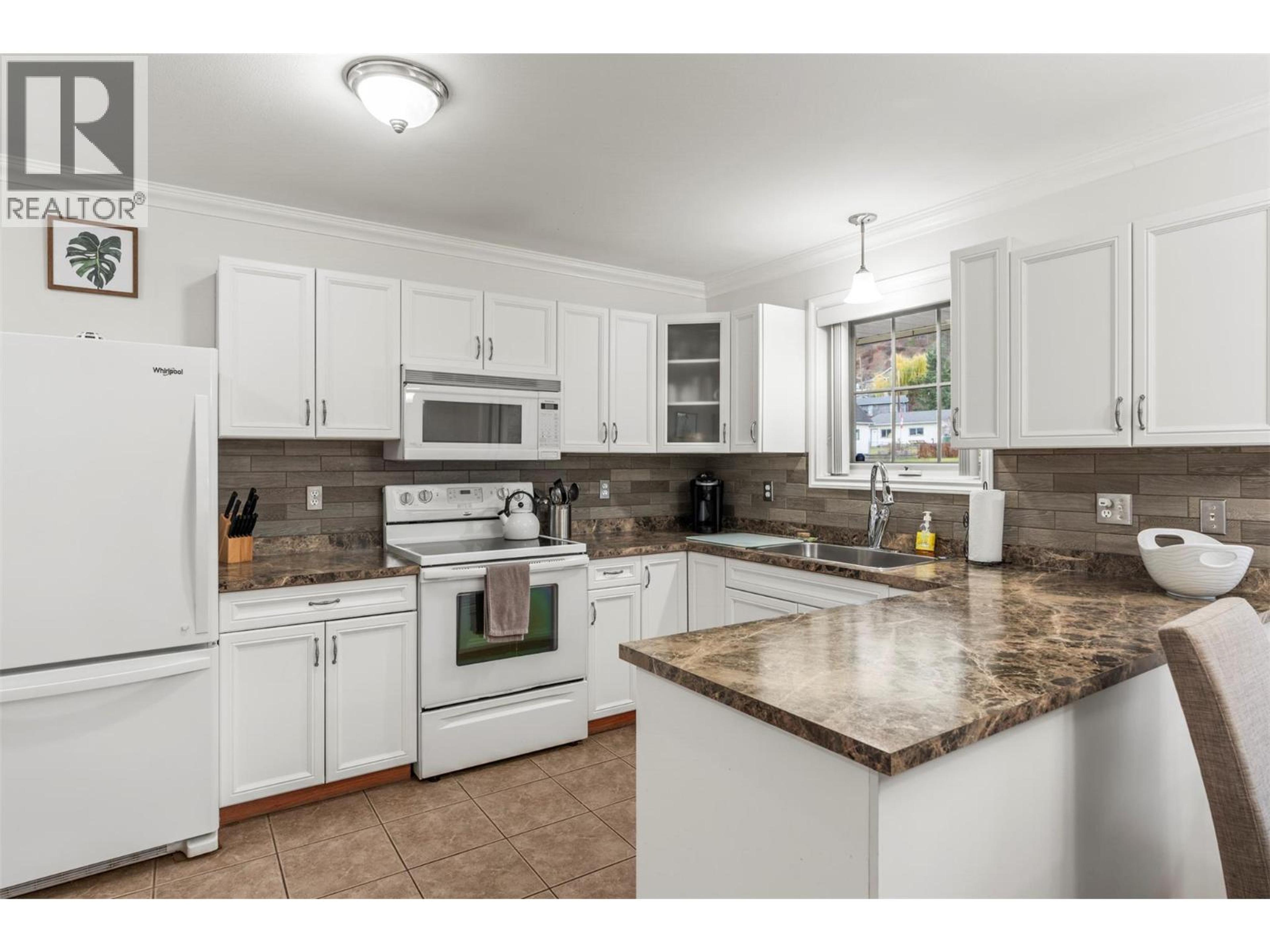 110 WEST ENDERBY ROAD - 13