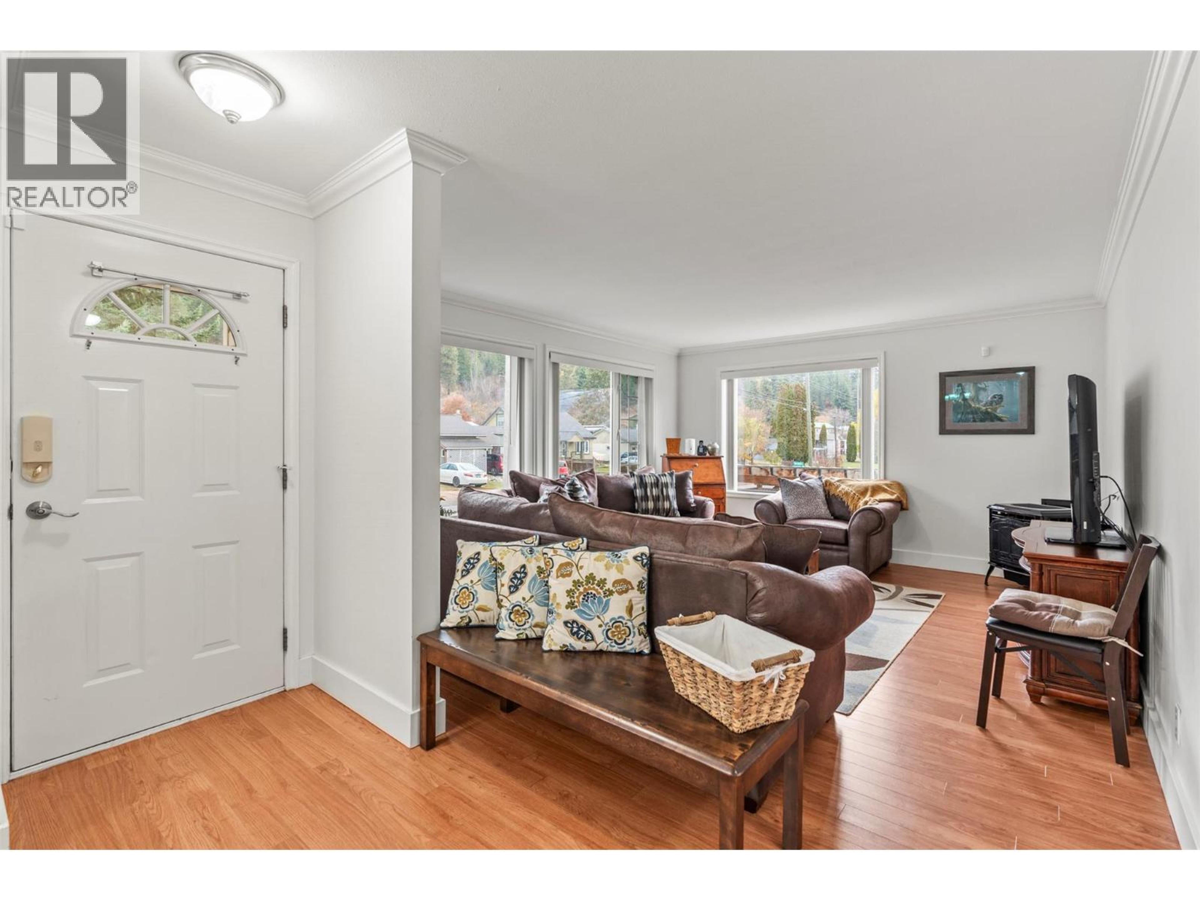 110 WEST ENDERBY ROAD - 5