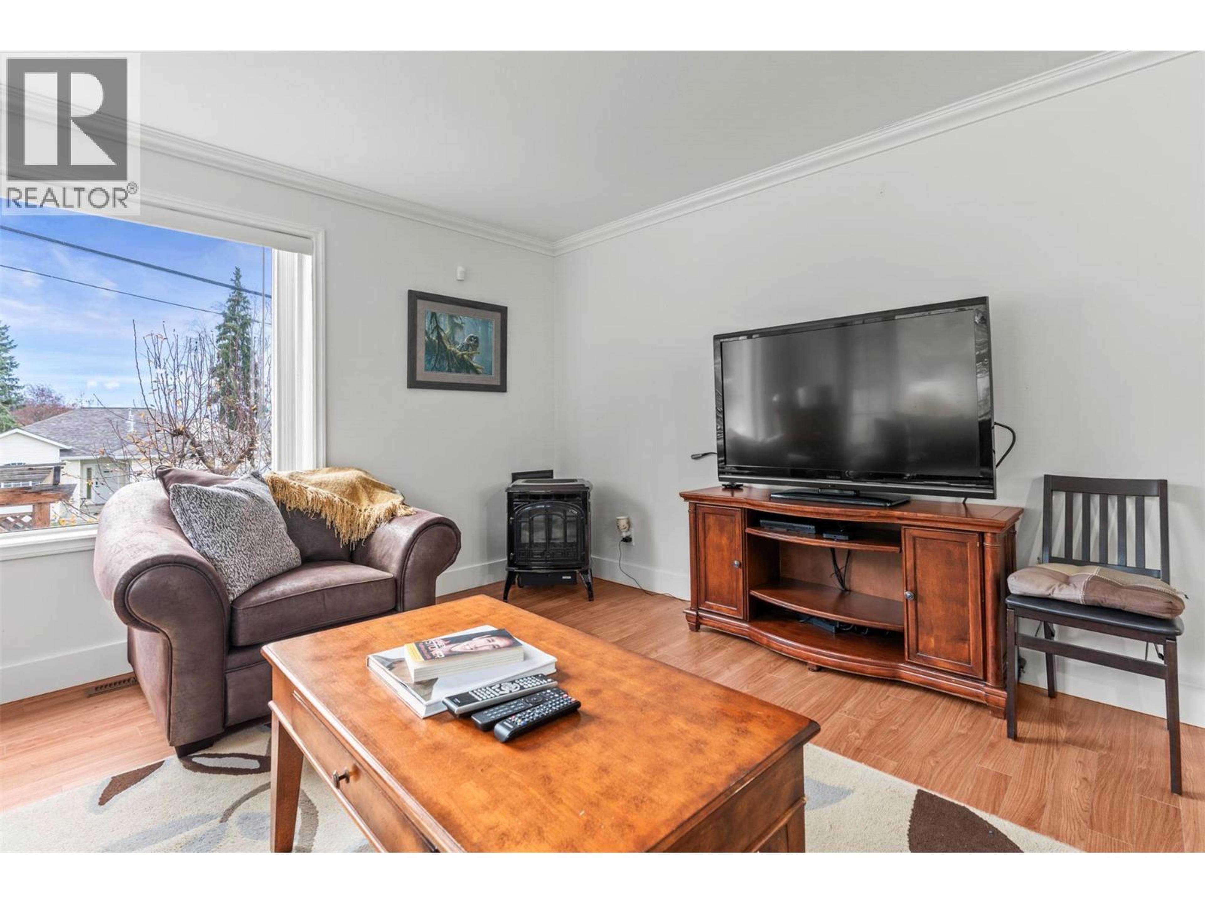 110 WEST ENDERBY ROAD - 8