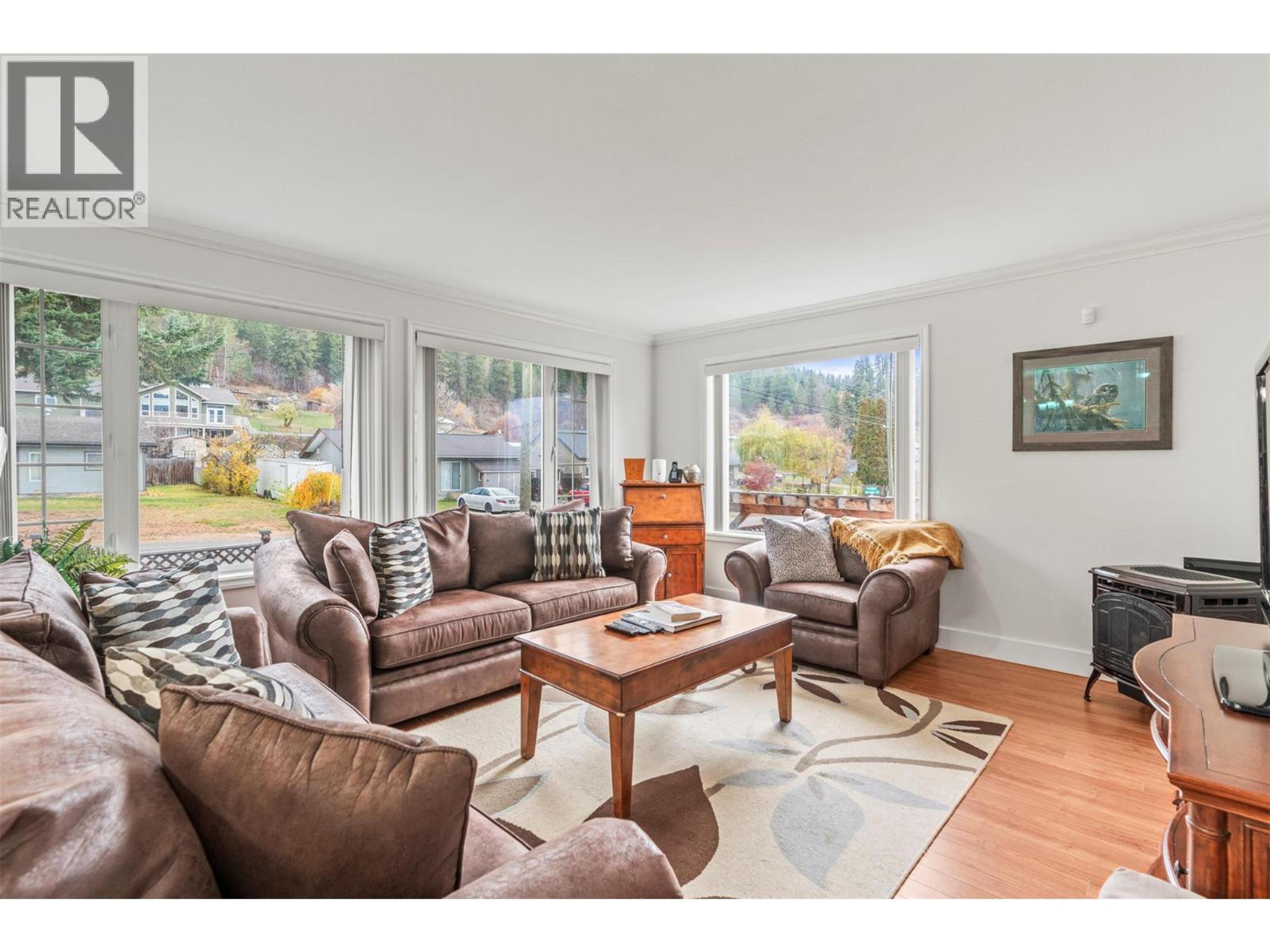 110 WEST ENDERBY ROAD - 6