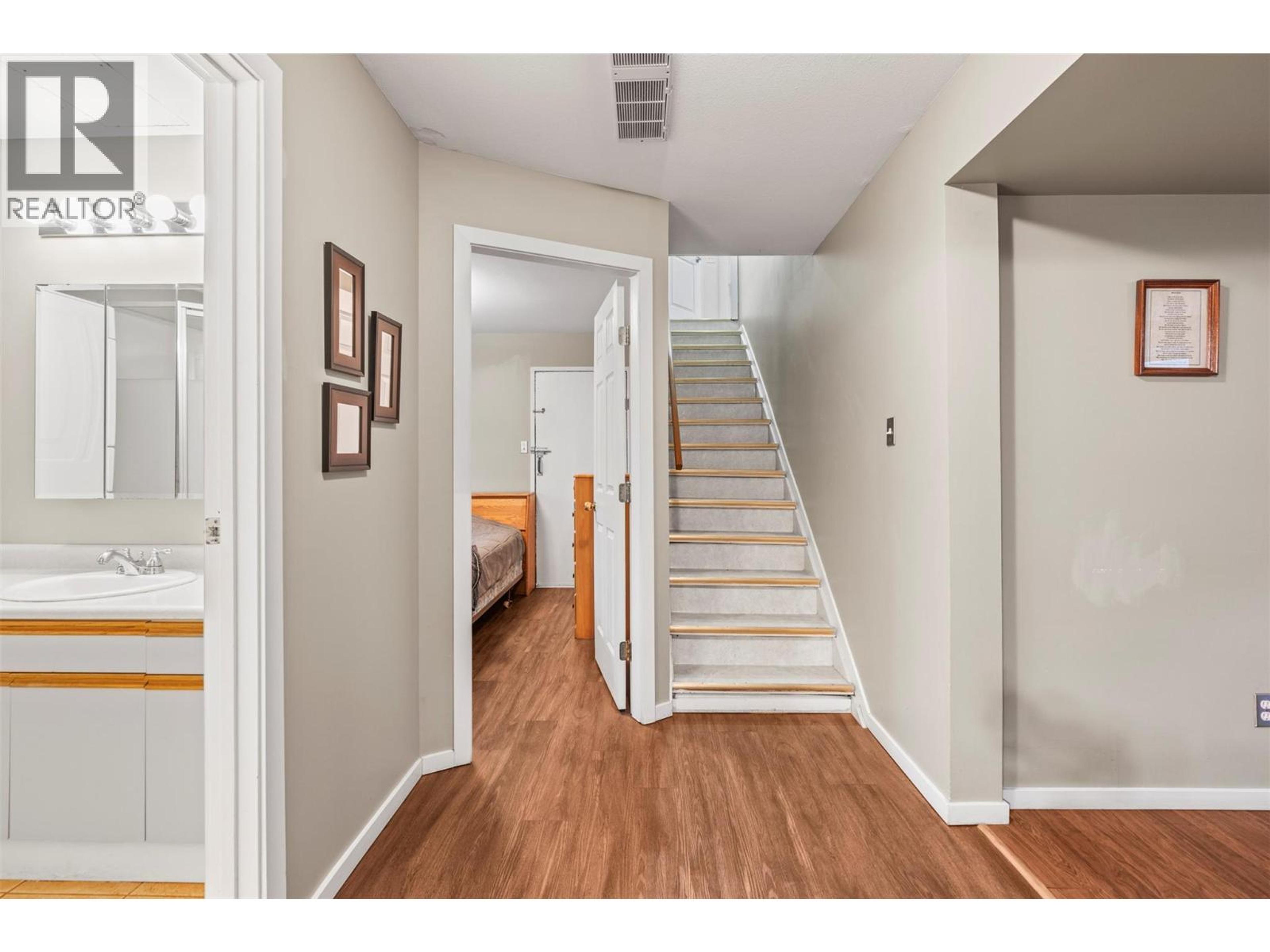 110 WEST ENDERBY ROAD - 27