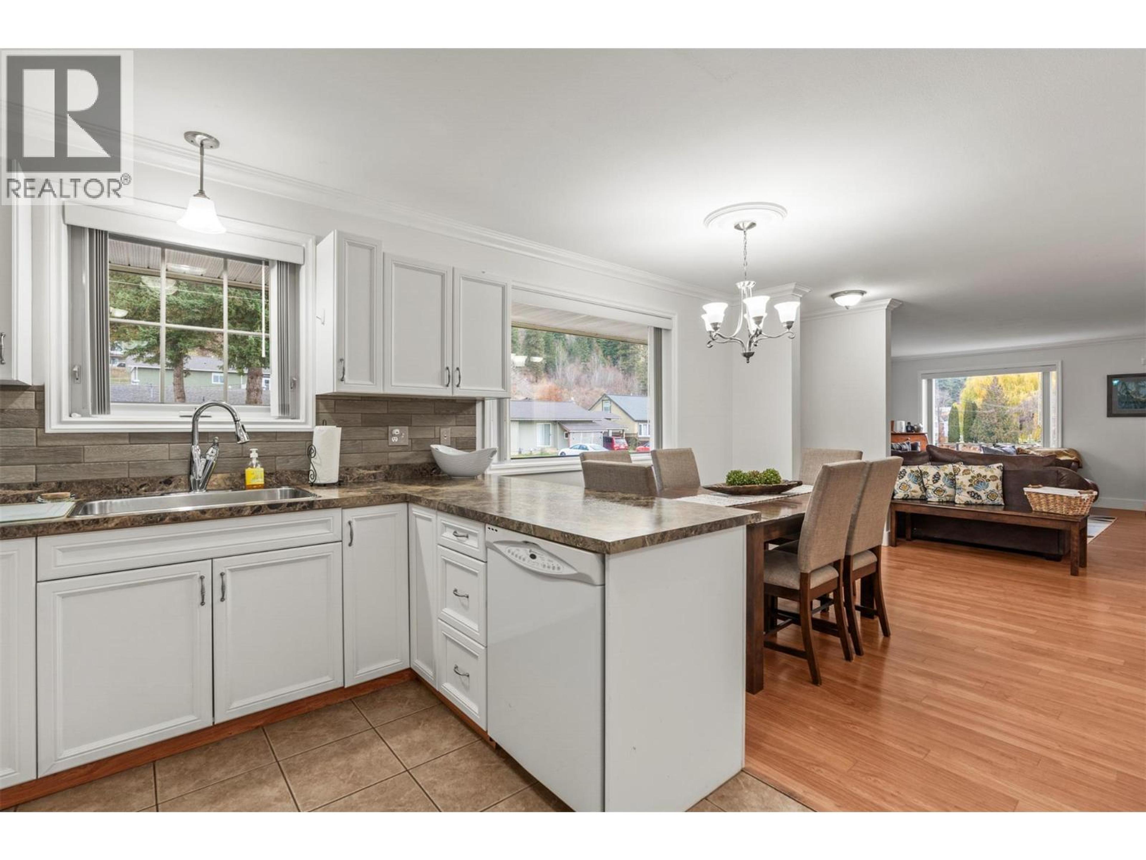 110 WEST ENDERBY ROAD - 15