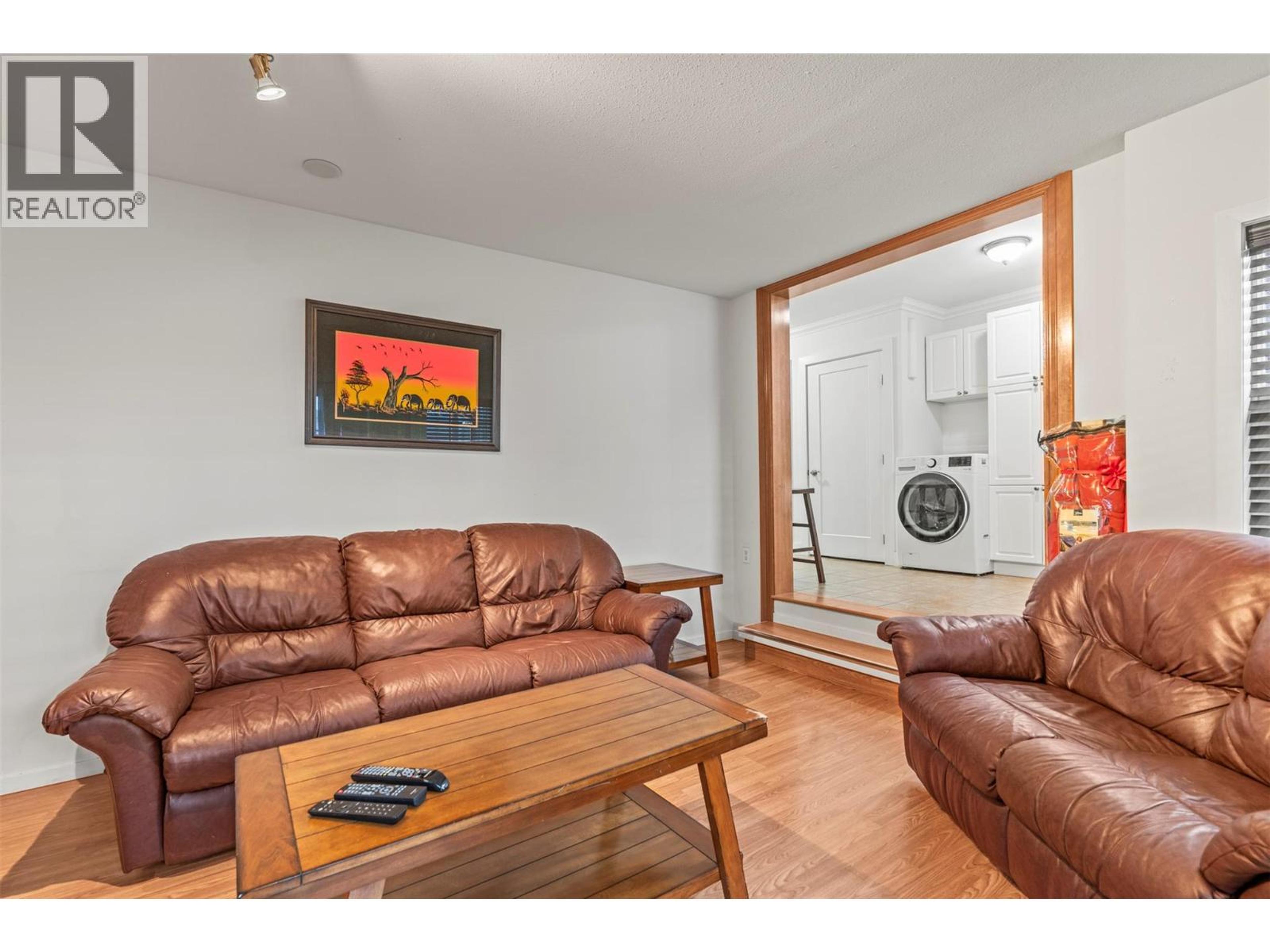 110 WEST ENDERBY ROAD - 19