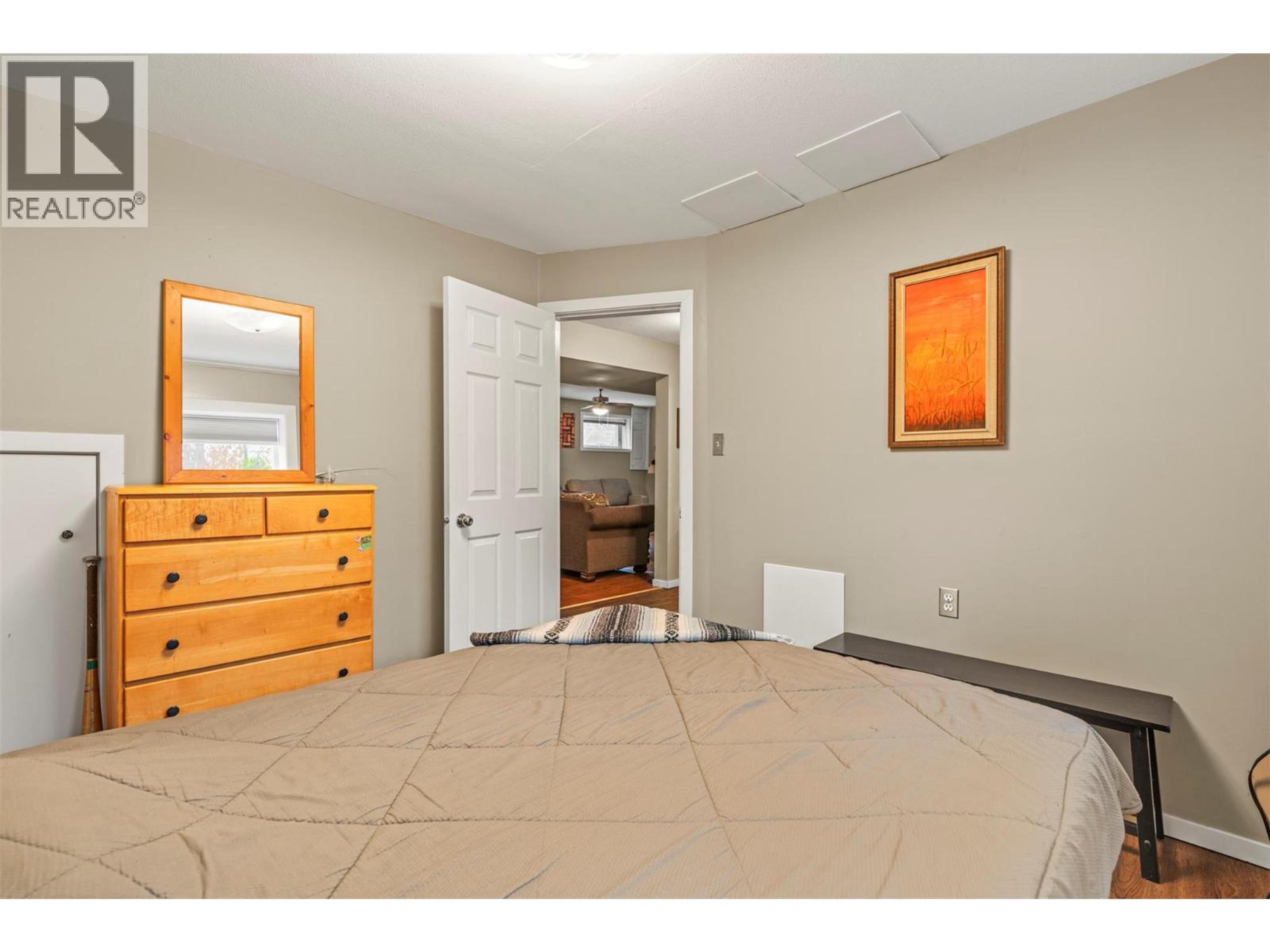 110 WEST ENDERBY ROAD - 36