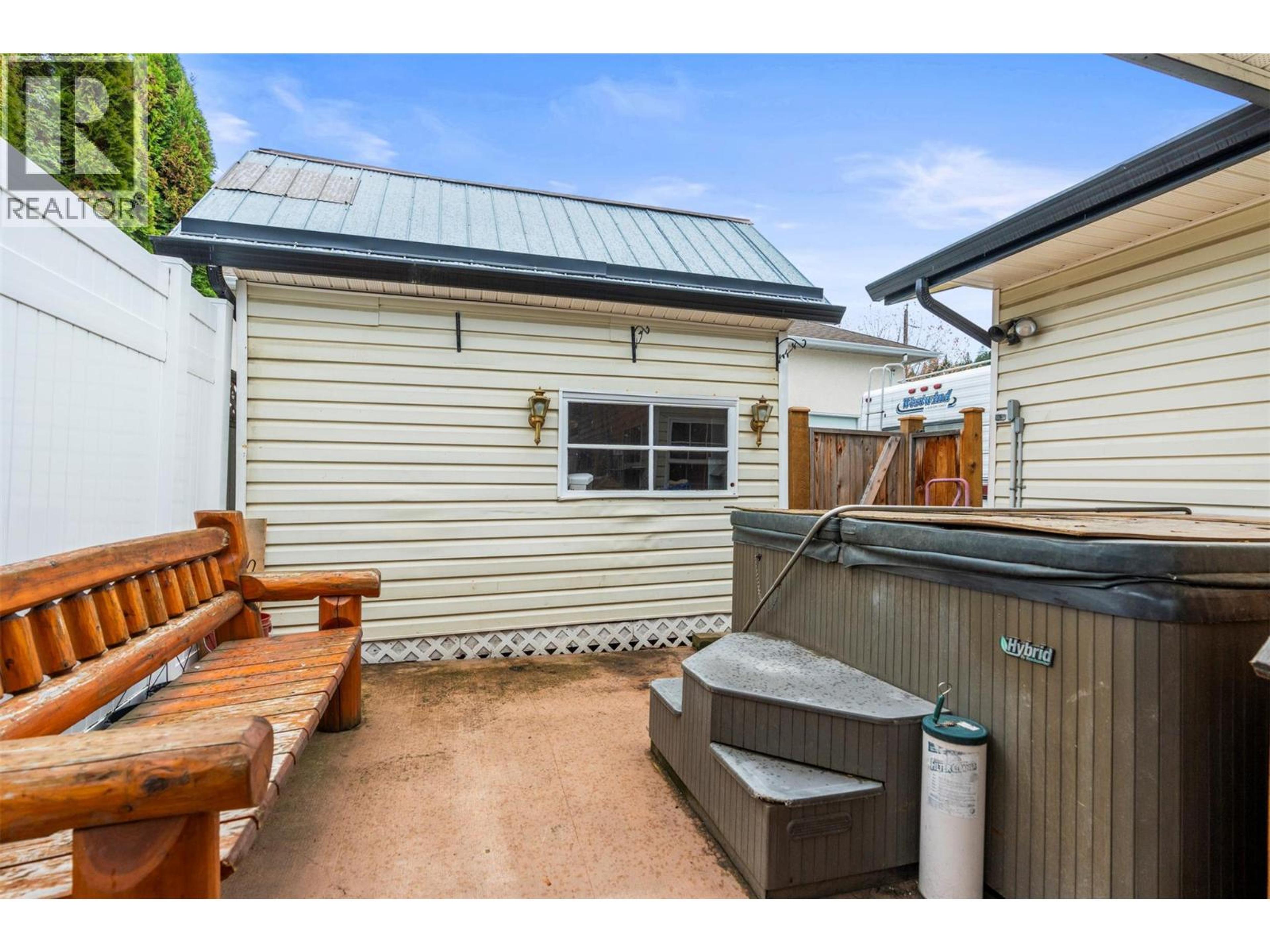 110 WEST ENDERBY ROAD - 44