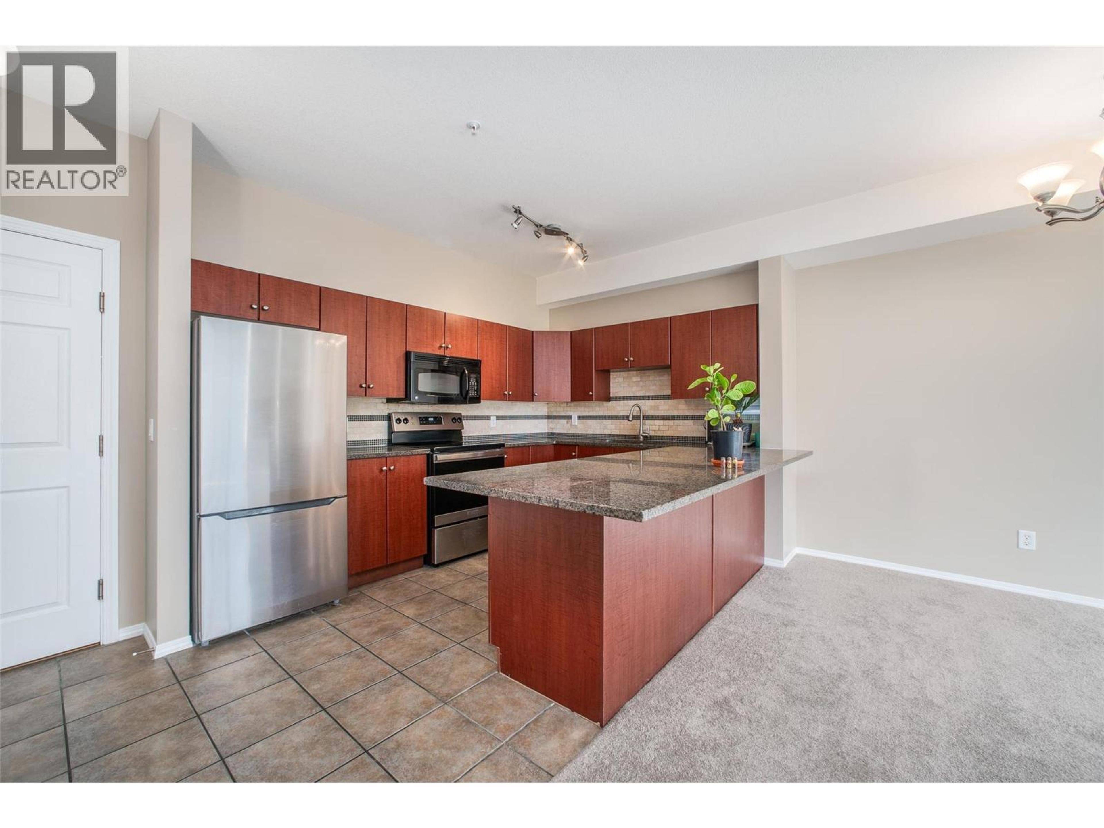 #1514 1875 COUNTRY CLUB DRIVE - Image 2