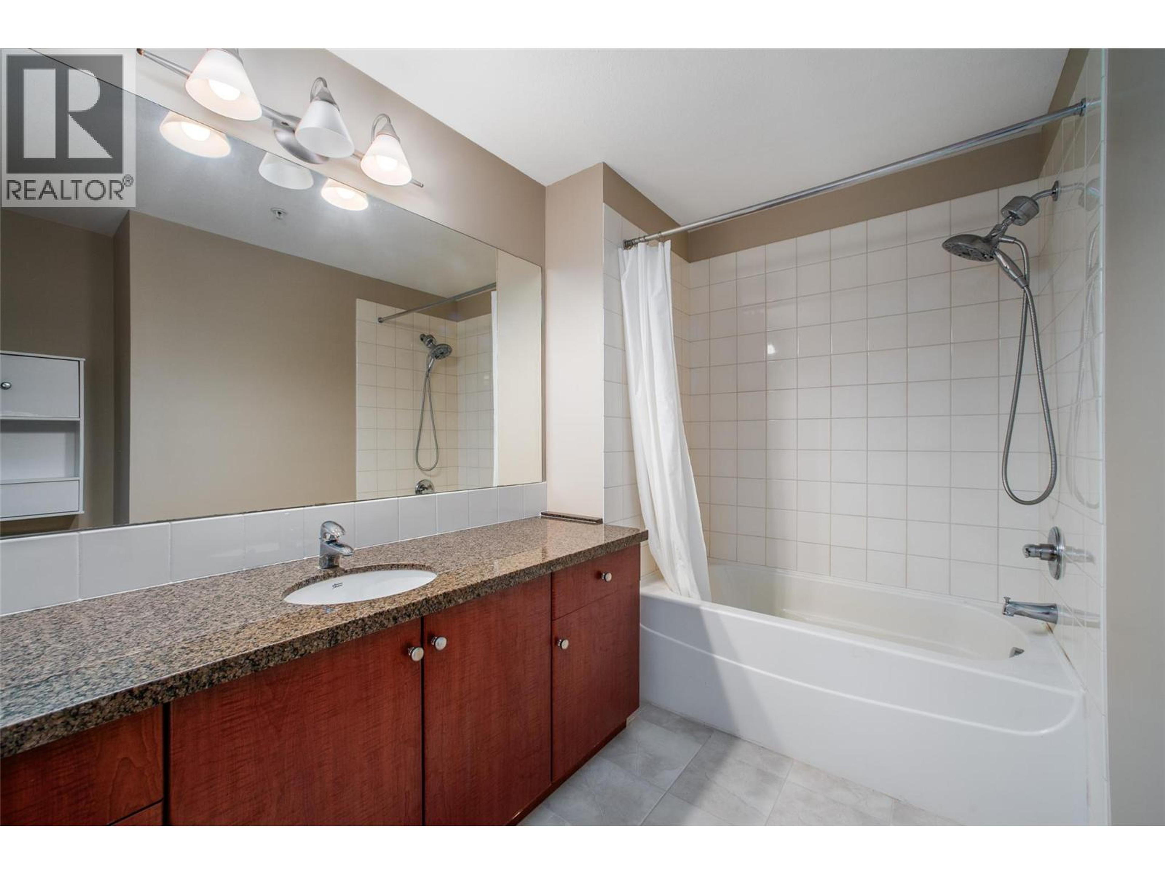 #1514 1875 COUNTRY CLUB DRIVE - 22