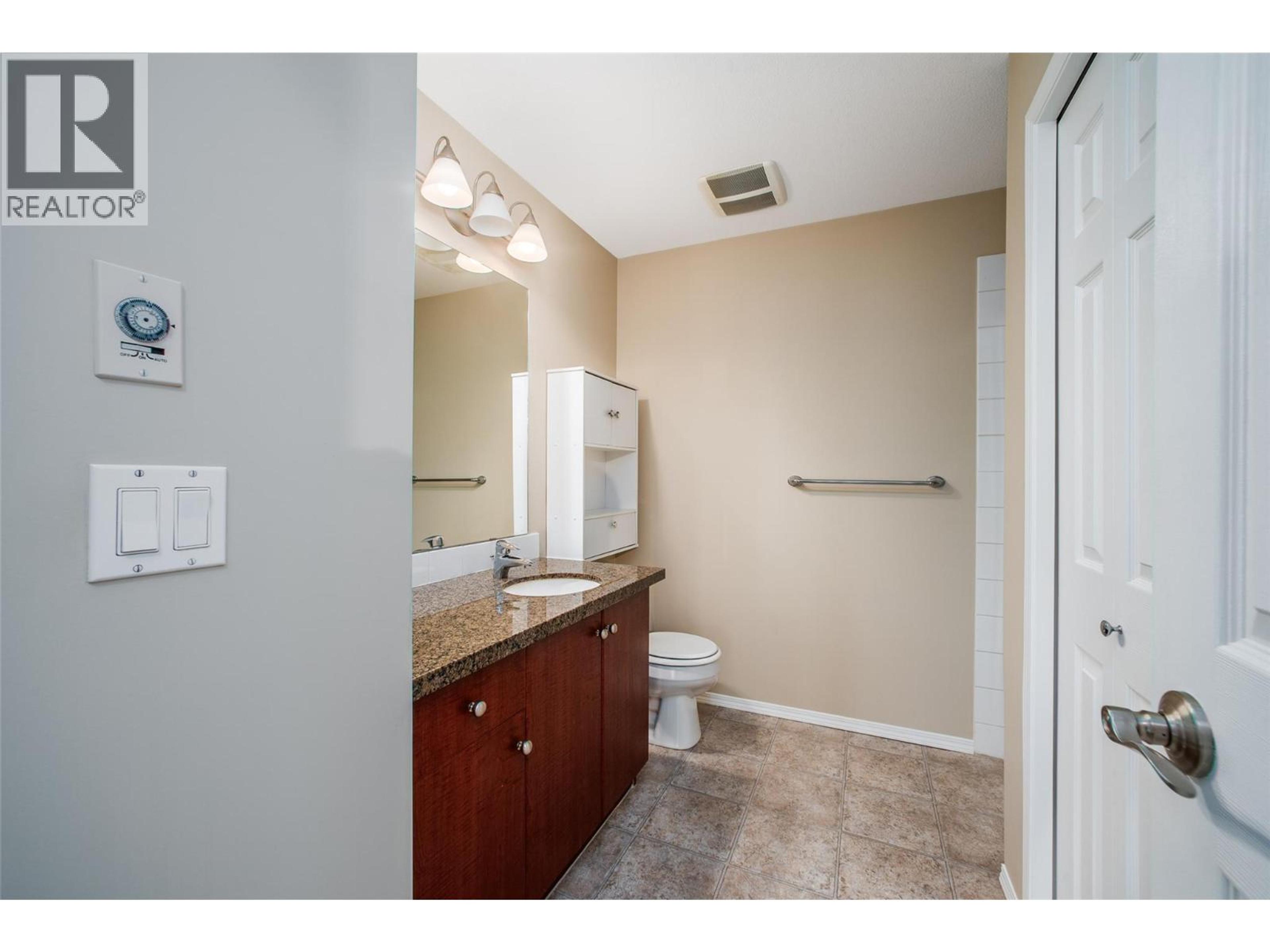 #1514 1875 COUNTRY CLUB DRIVE - 26