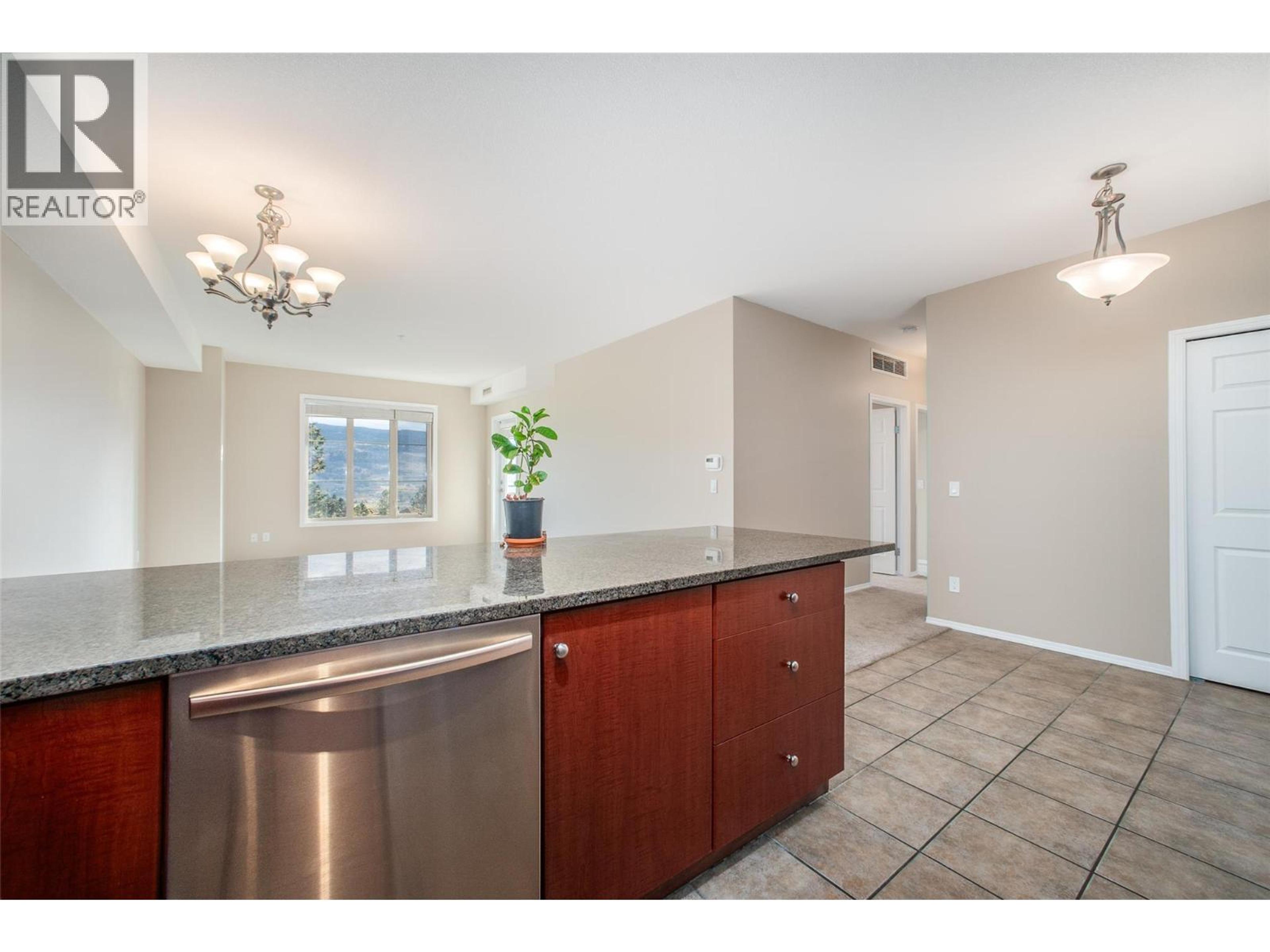 #1514 1875 COUNTRY CLUB DRIVE - 5