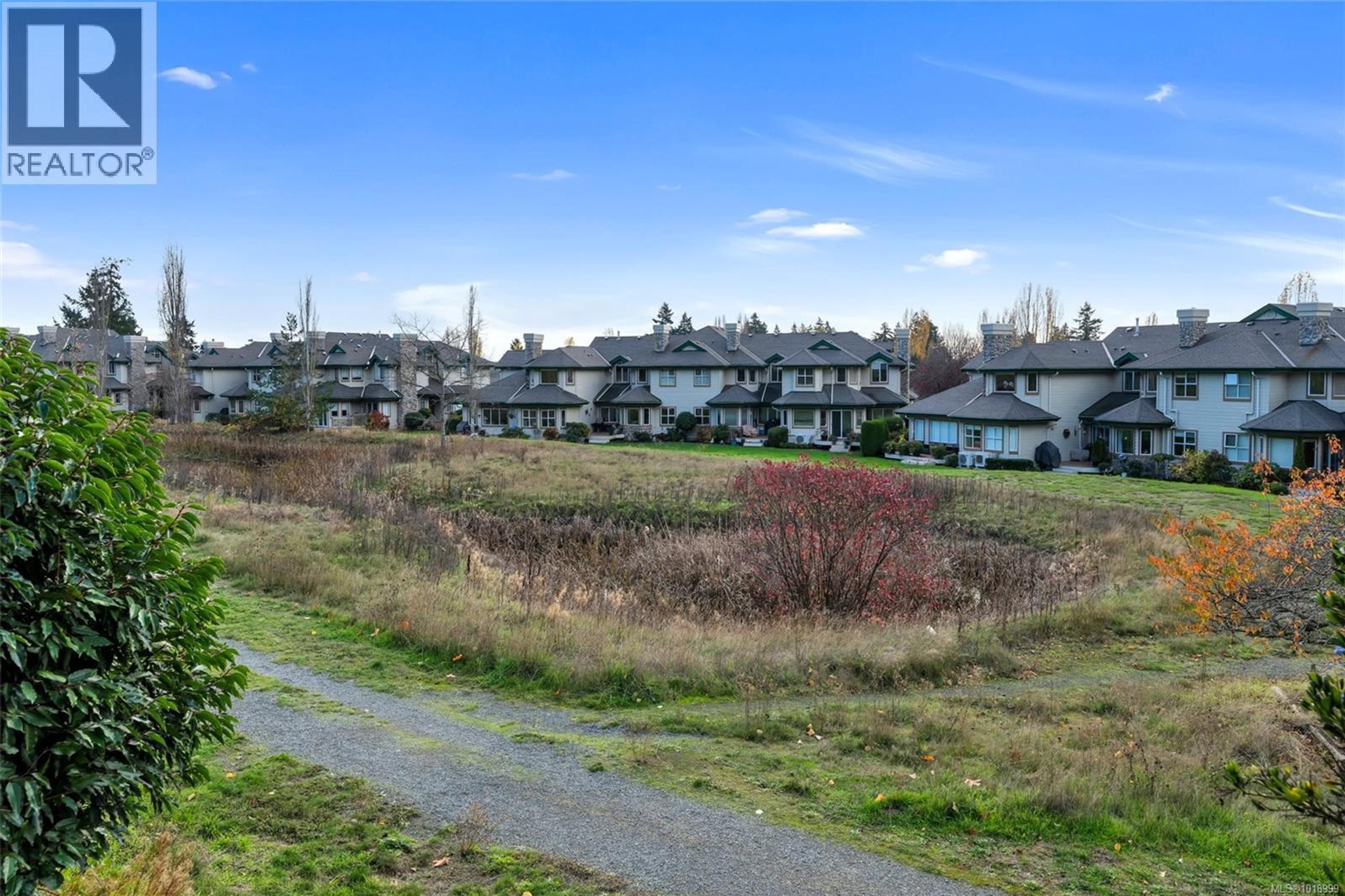 520 Marsett Pl, Saanich - Exteriors - Full Complex View - Photo 4