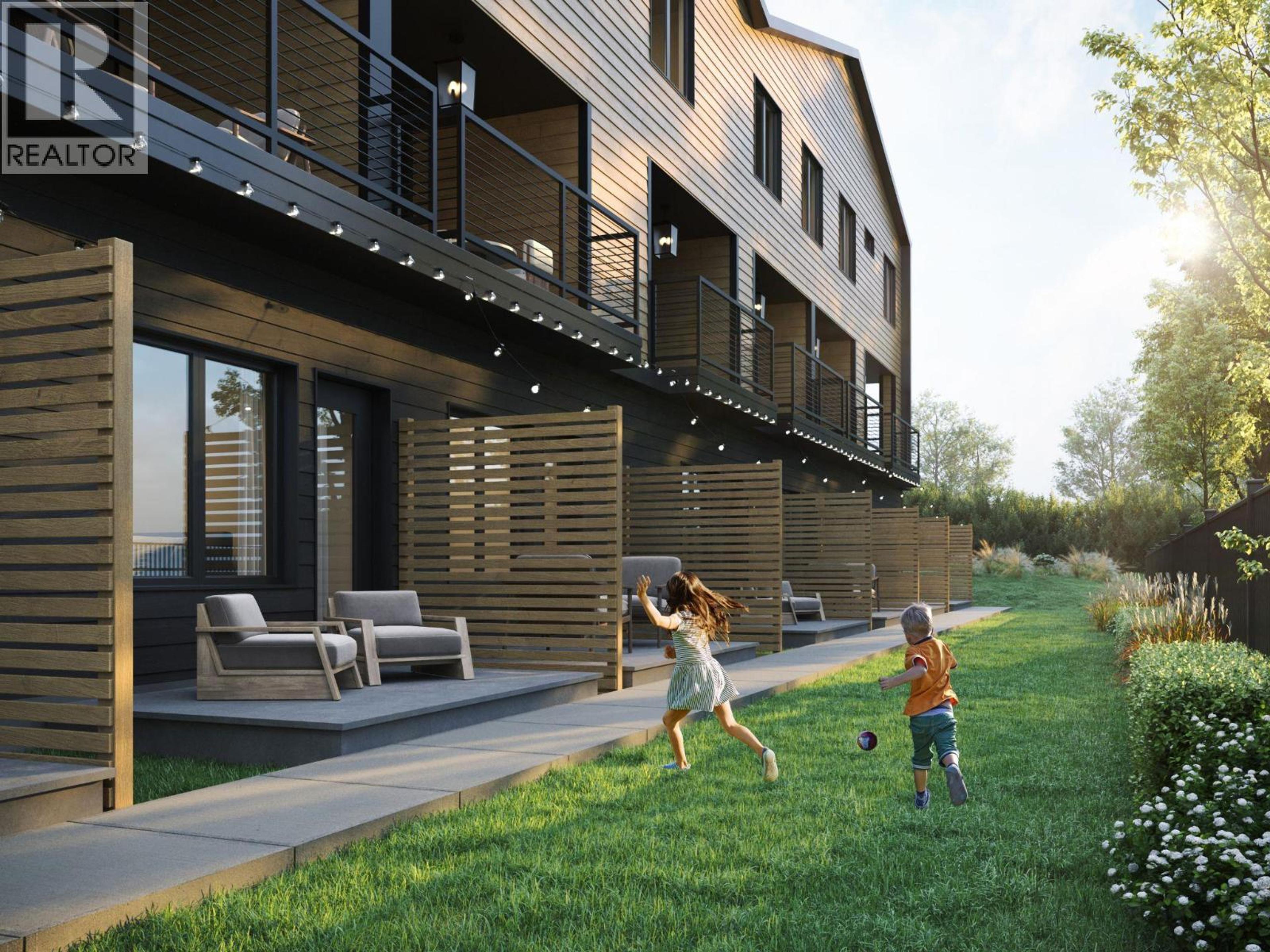 1004 Fourth Street, Revelstoke - Exteriors - Photo 3