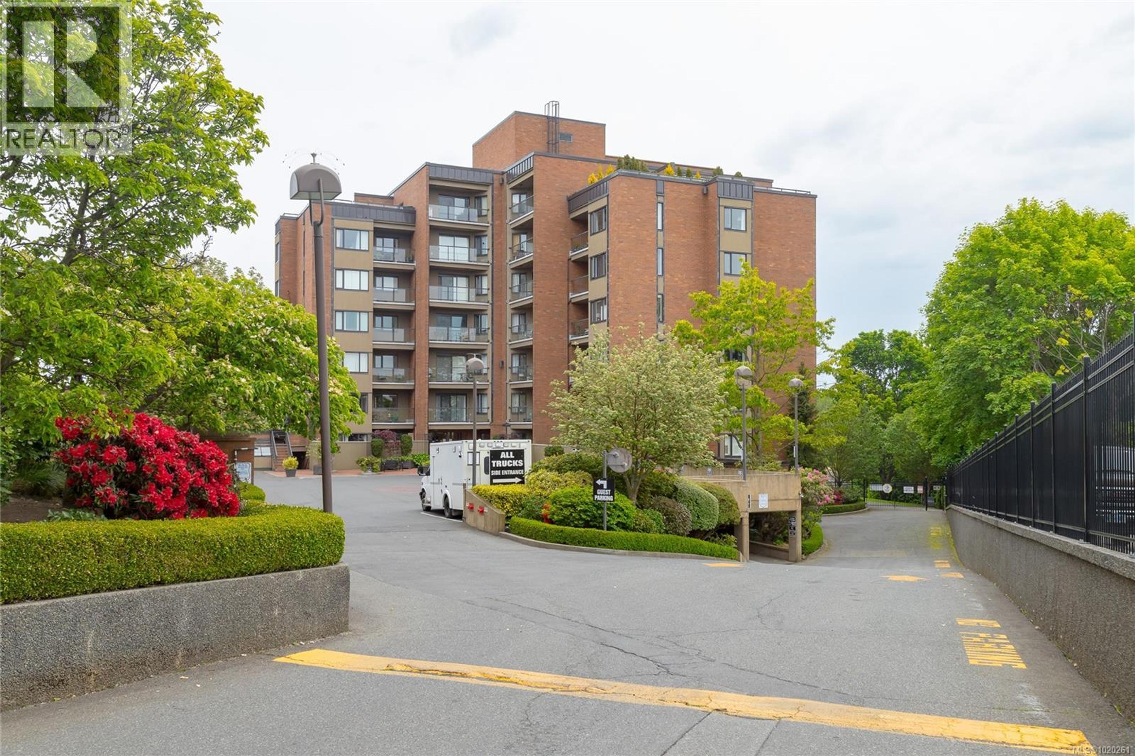 103 Gorge Rd E, Victoria - Exteriors - Photo 1