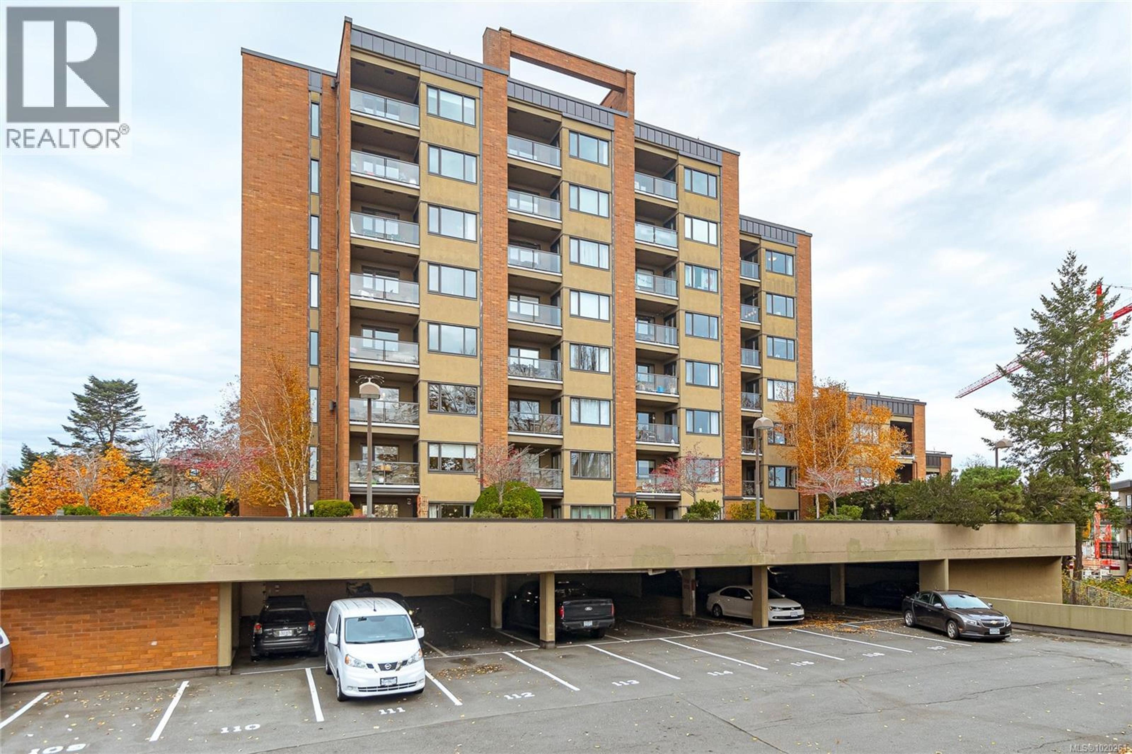 103 Gorge Rd E, Victoria - Exteriors - Photo 2