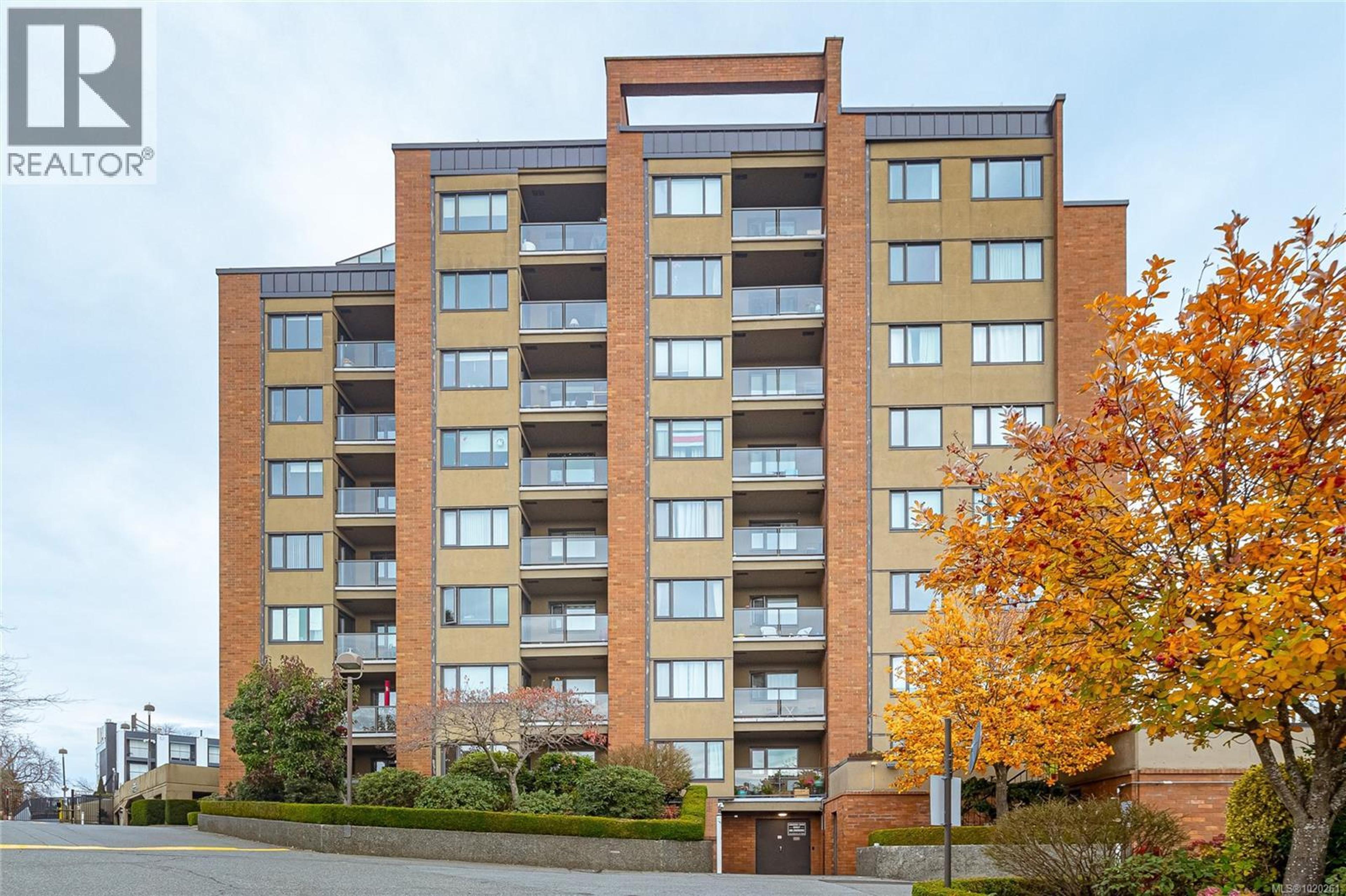 103 Gorge Rd E, Victoria - Exteriors - Photo 3