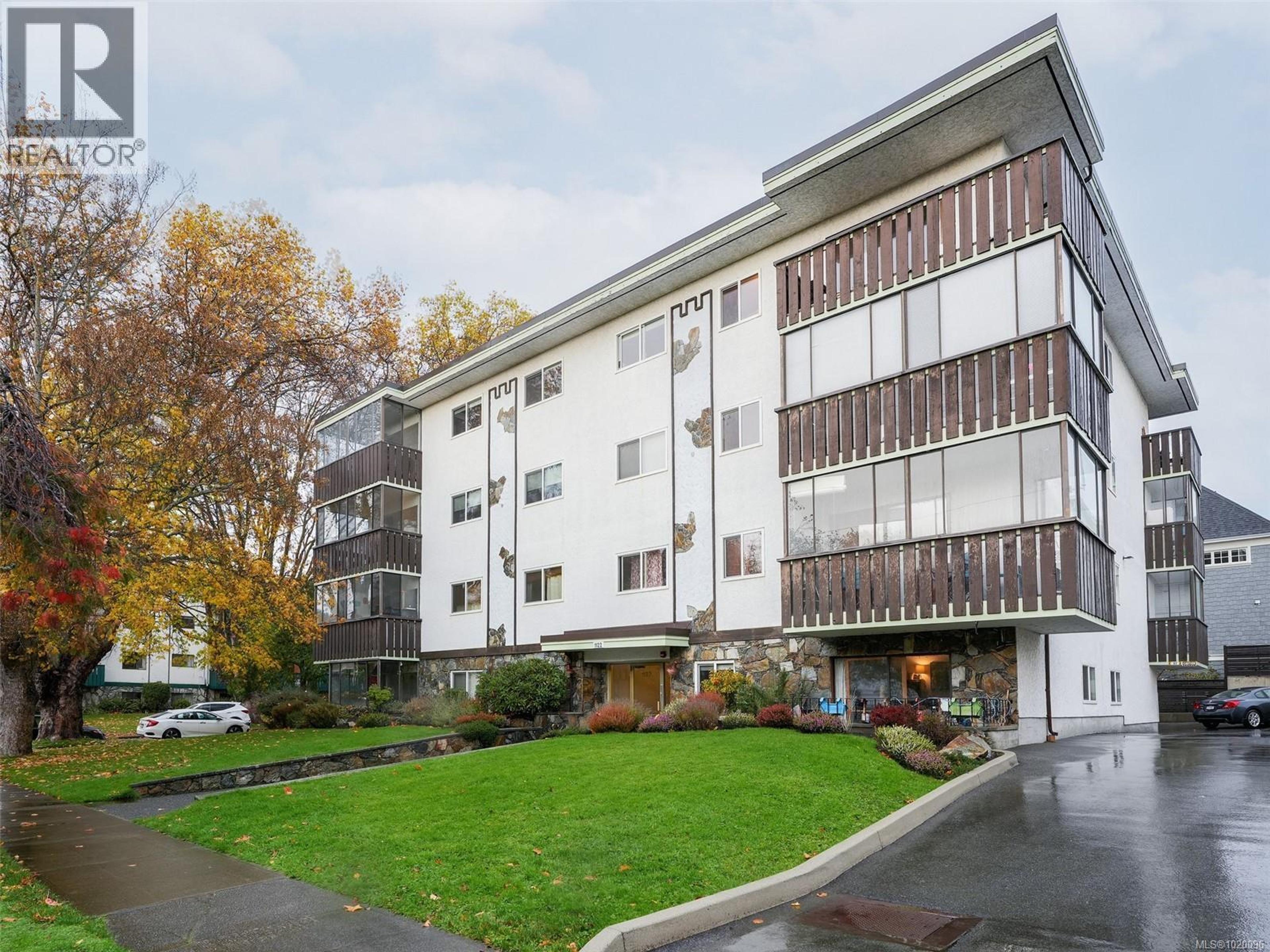 1122 Hilda St, Victoria - Exteriors - Photo 1