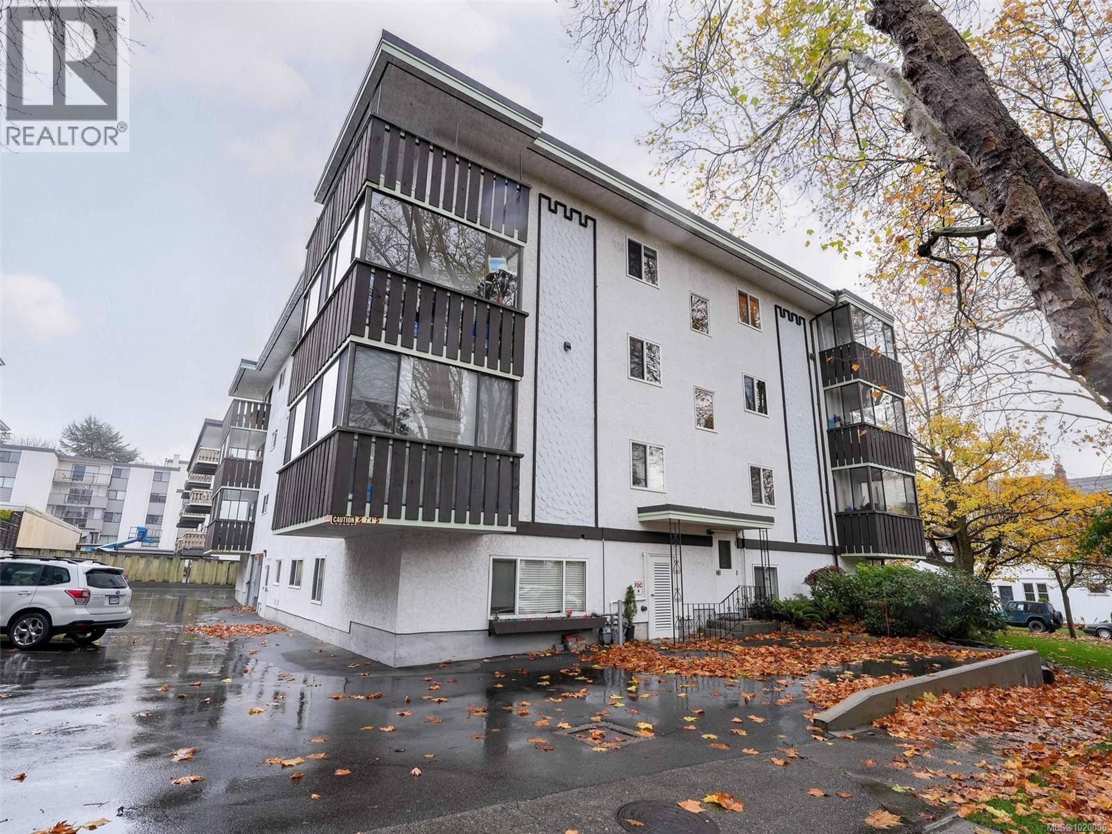 1122 Hilda St, Victoria - Exteriors - Photo 2