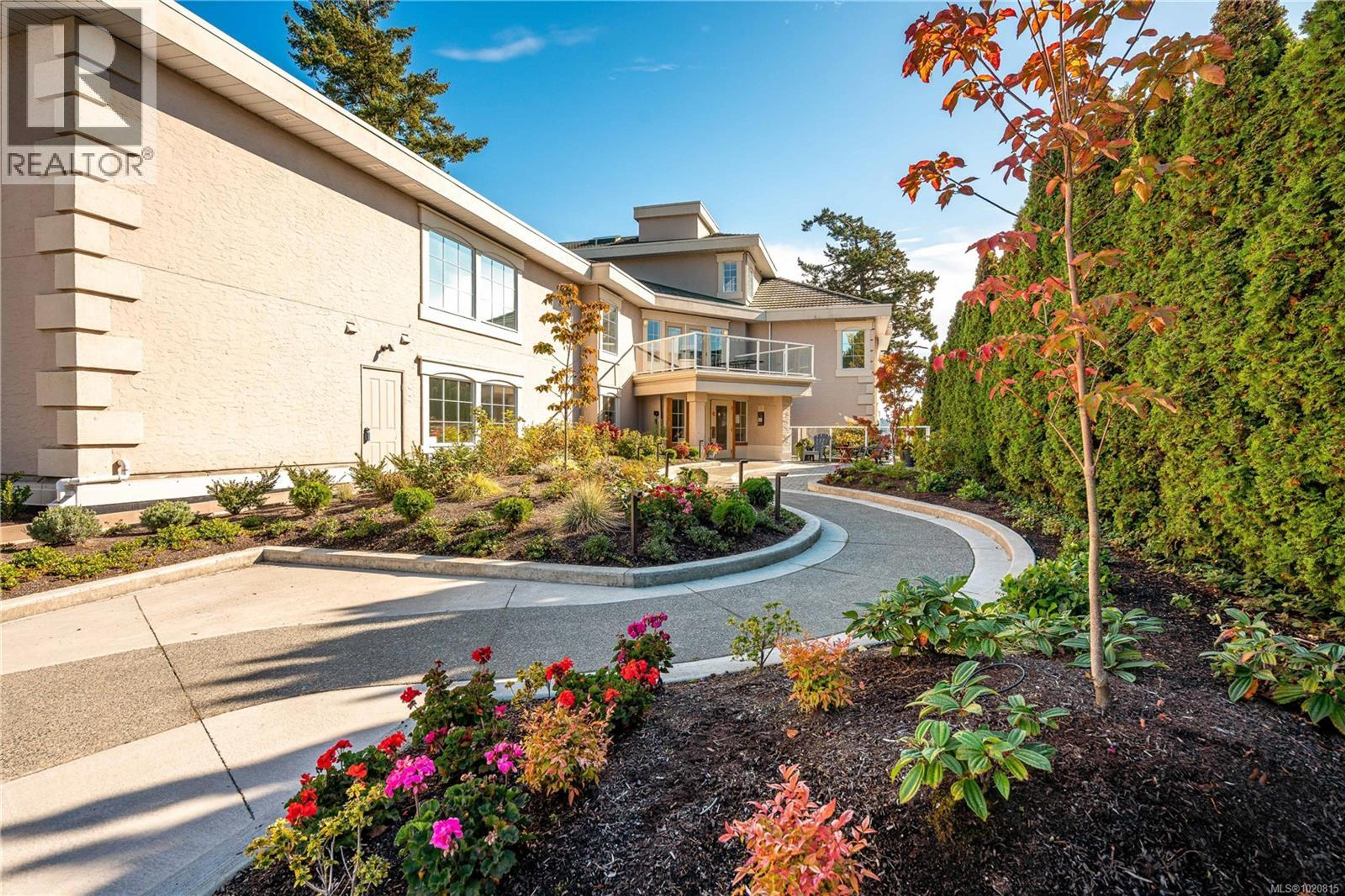 1 Buddy Rd, View Royal - Exteriors - Photo 9