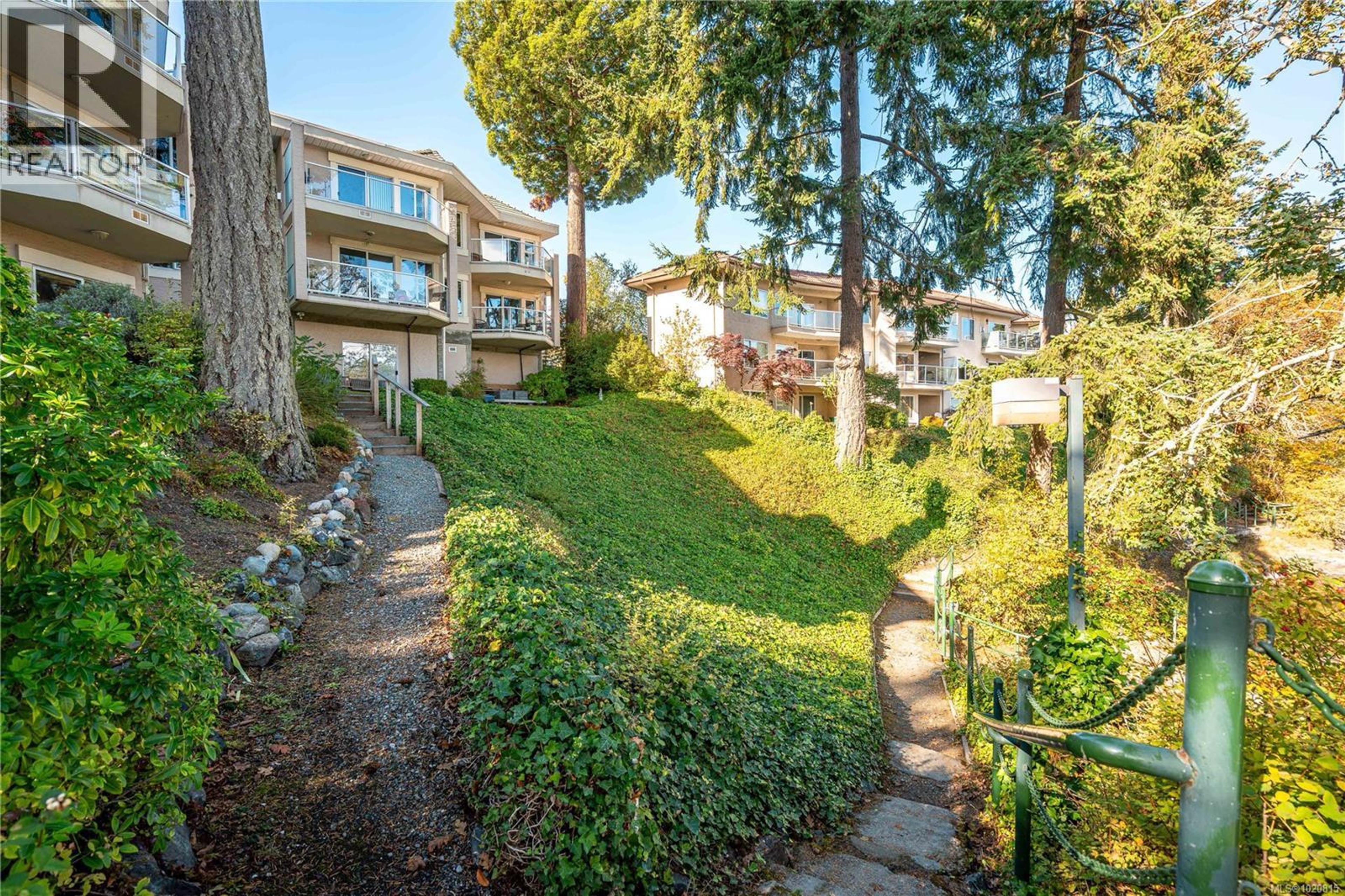 1 Buddy Rd, View Royal - Exteriors - Full Complex View - Photo 14