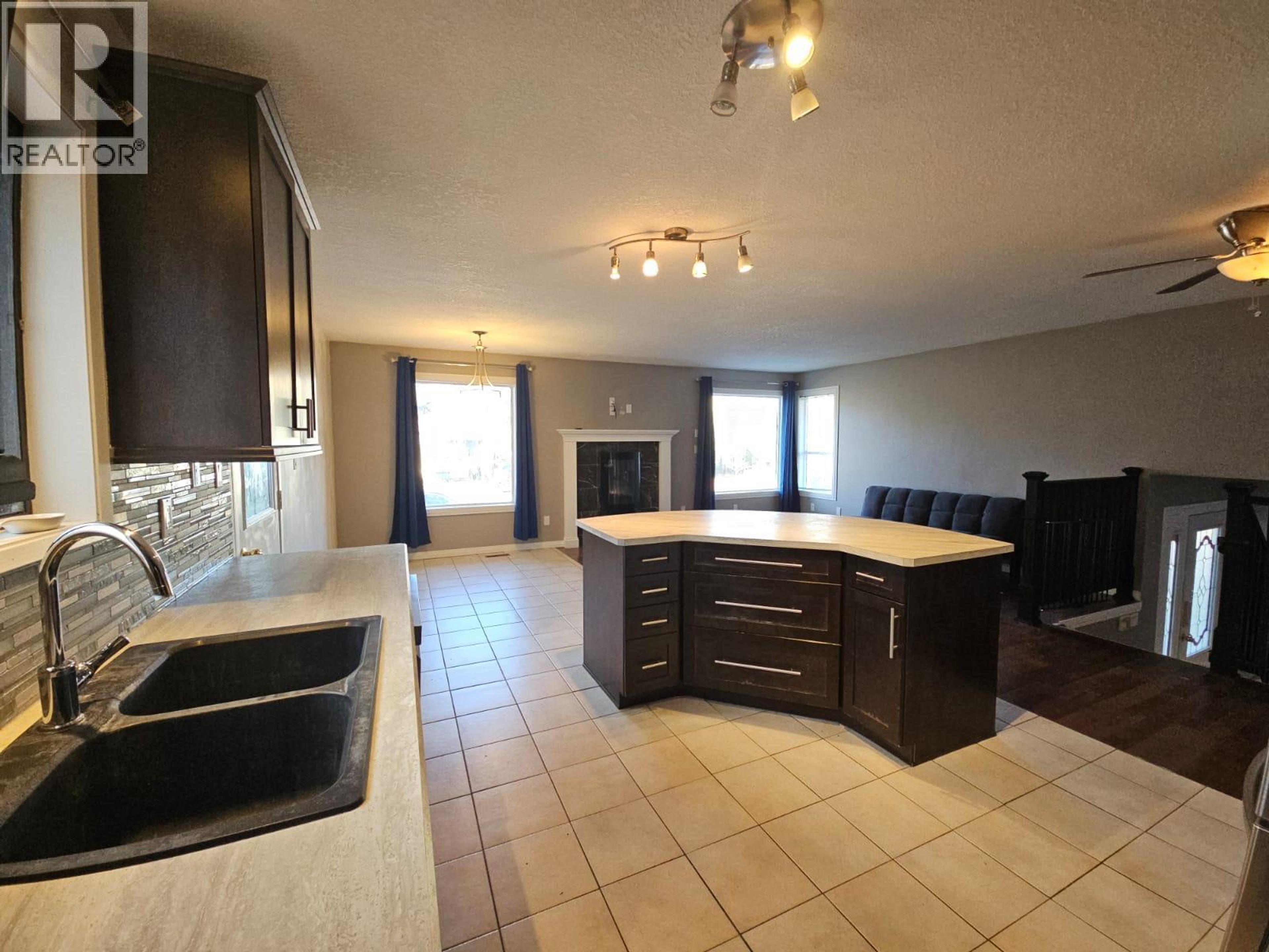 256 PEACE RIVER CRESCENT - 9