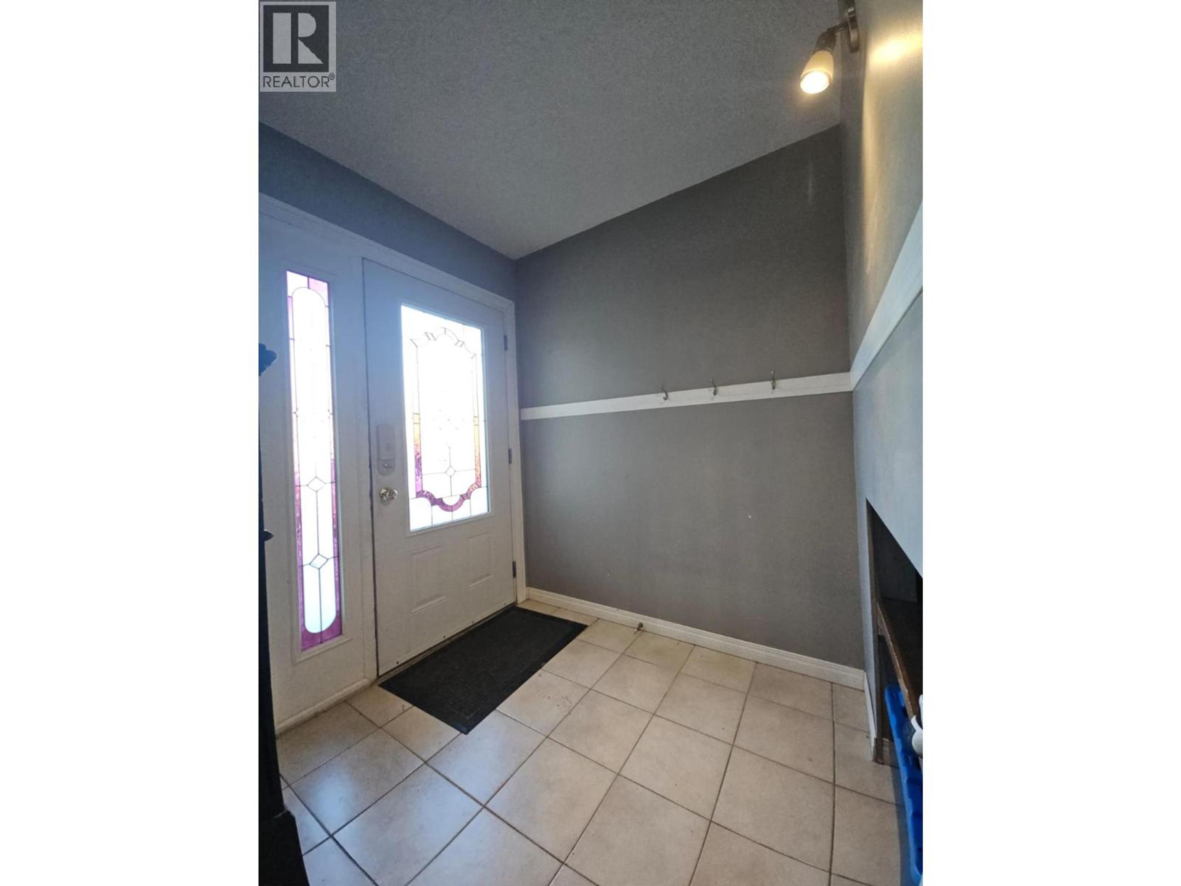 256 PEACE RIVER CRESCENT - Image 3