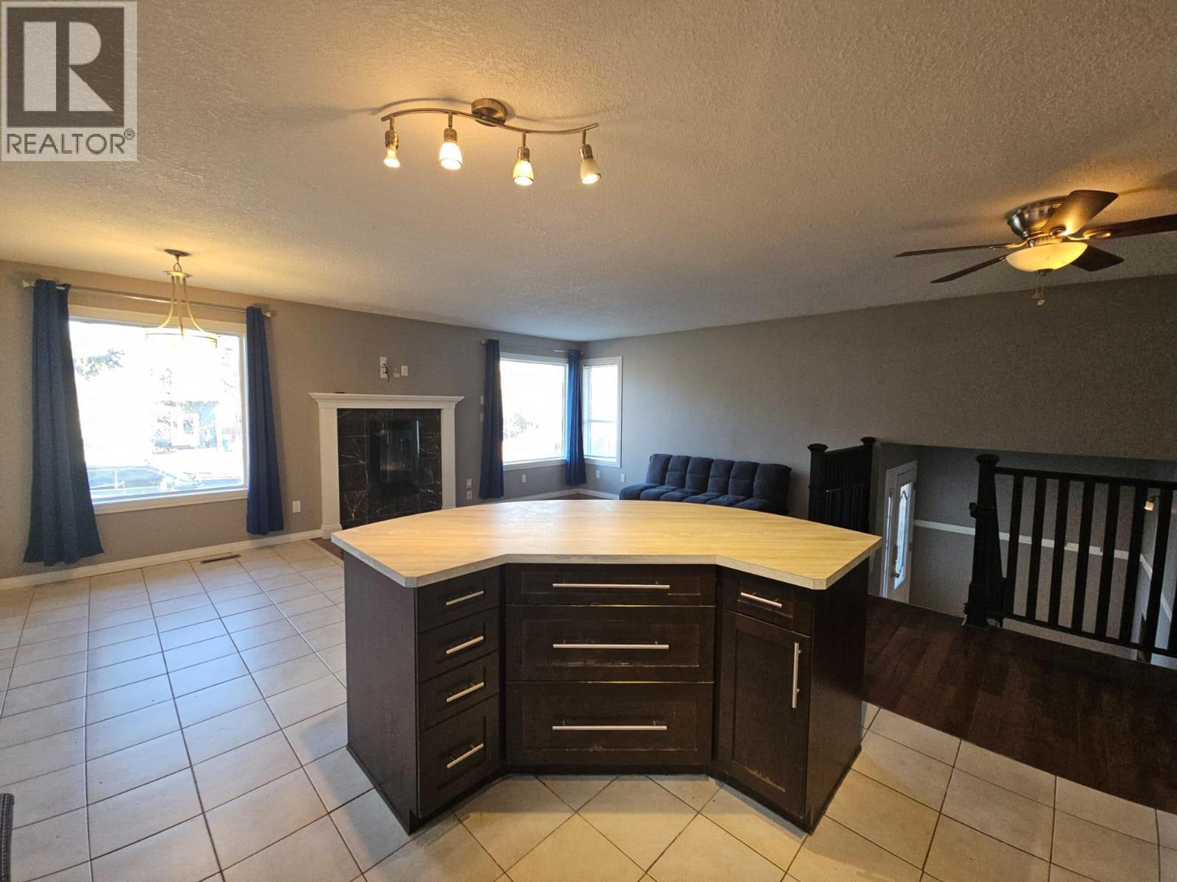 256 PEACE RIVER CRESCENT - 10