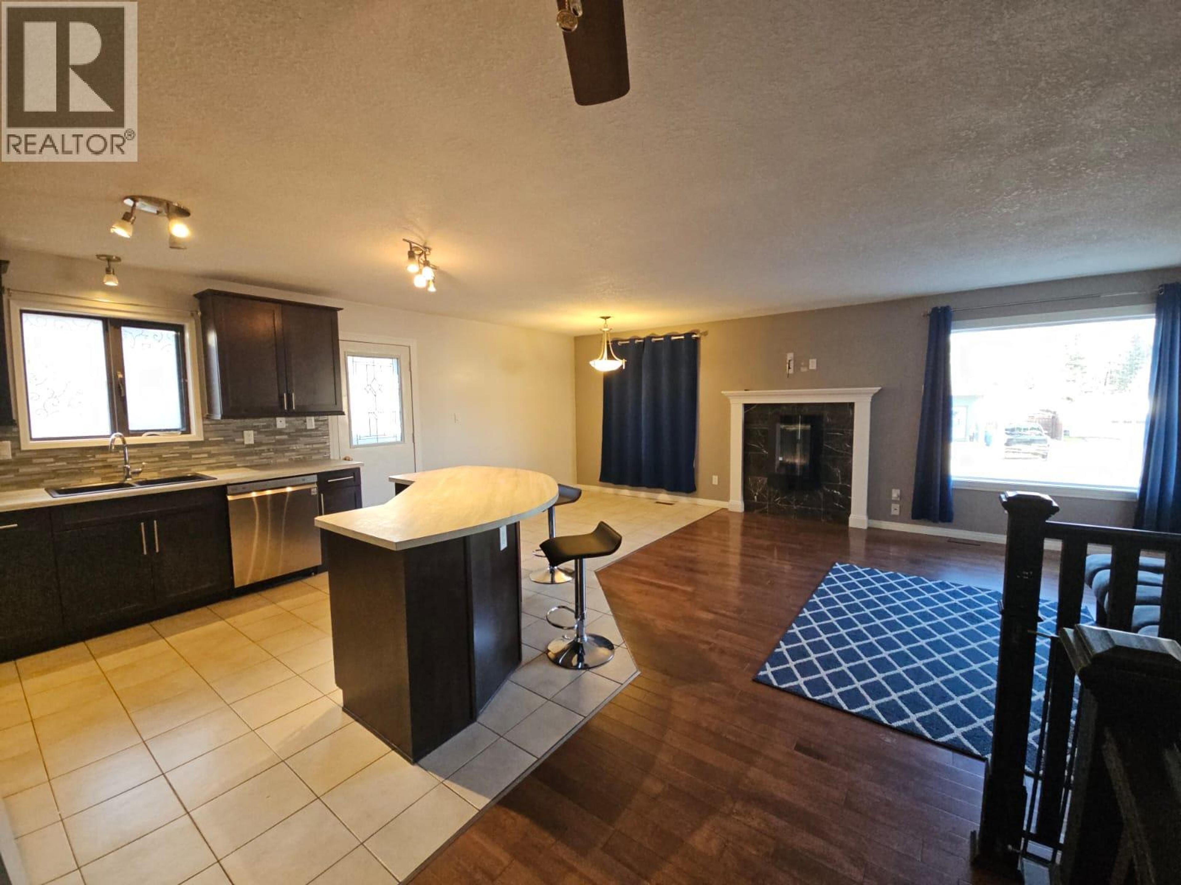 256 PEACE RIVER CRESCENT - 8