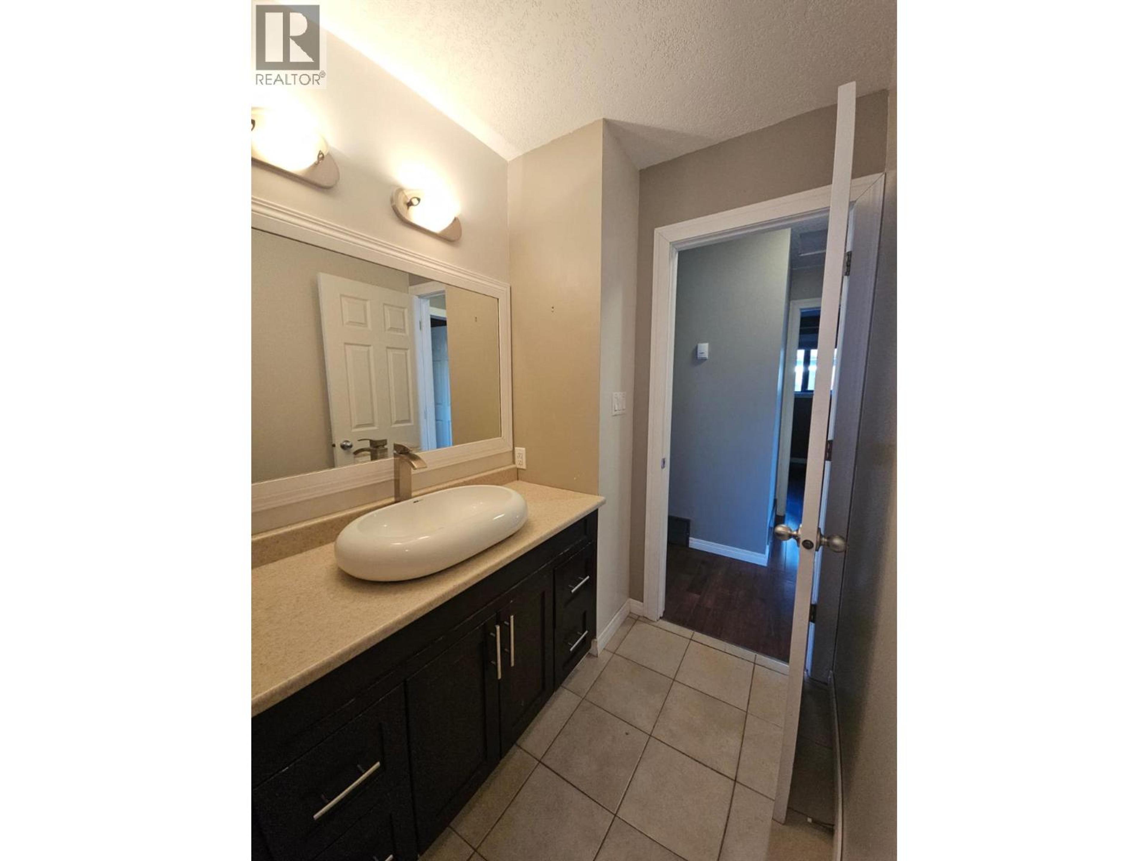 256 PEACE RIVER CRESCENT - 27