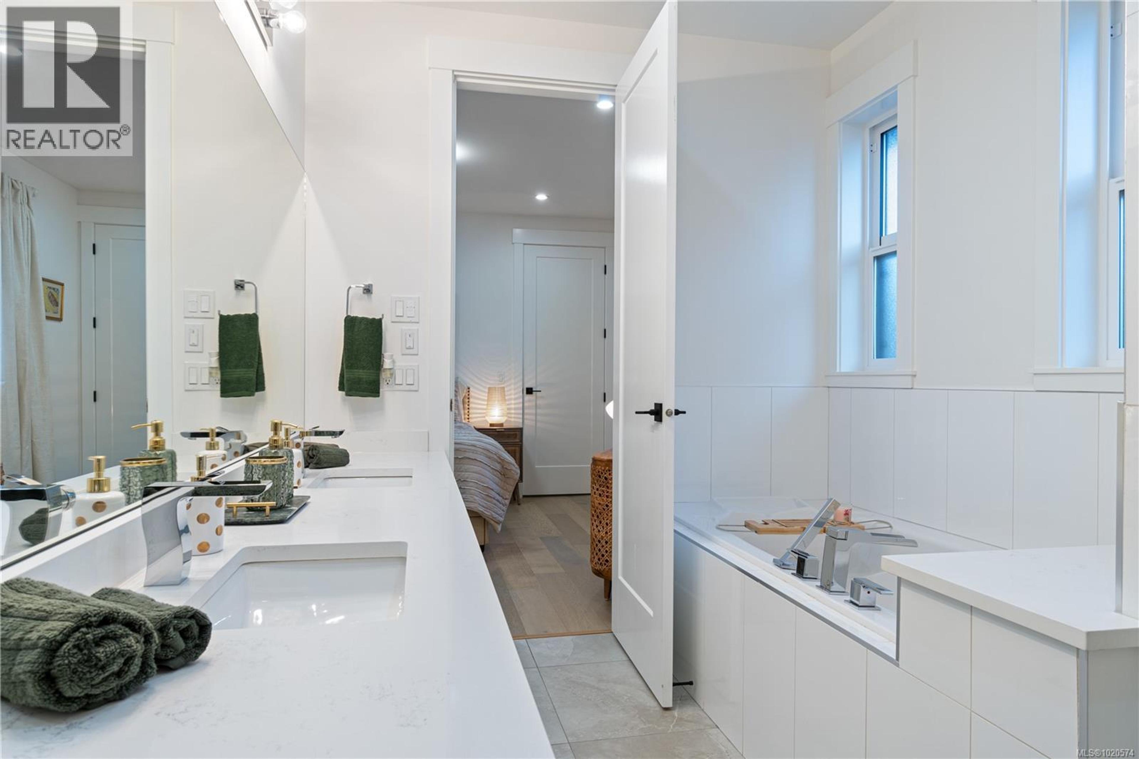 682 BRIARWOOD DR - 23