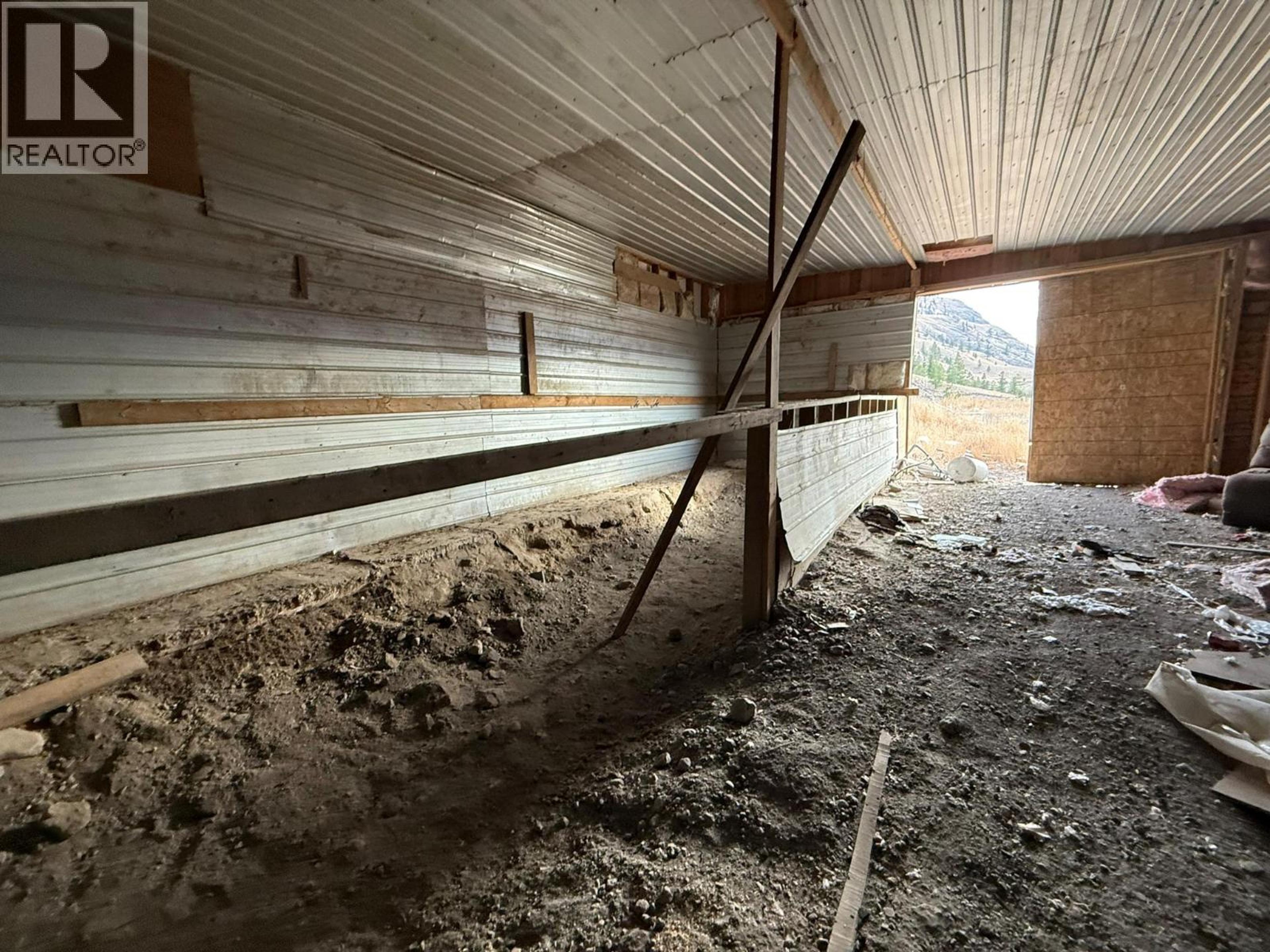 3580 CARIBOO  97 HIGHWAY - 14