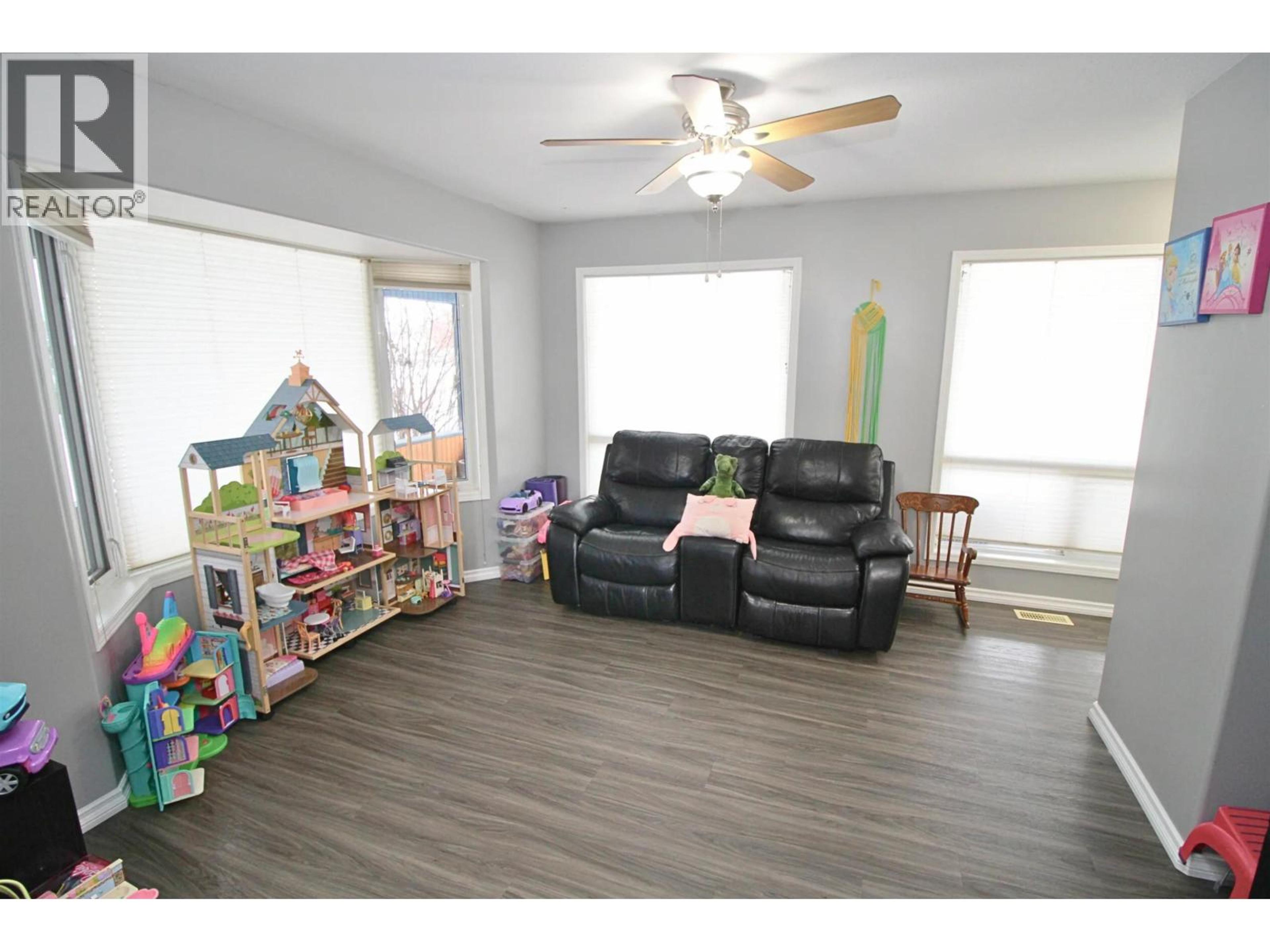 3261 5TH STREET - 17