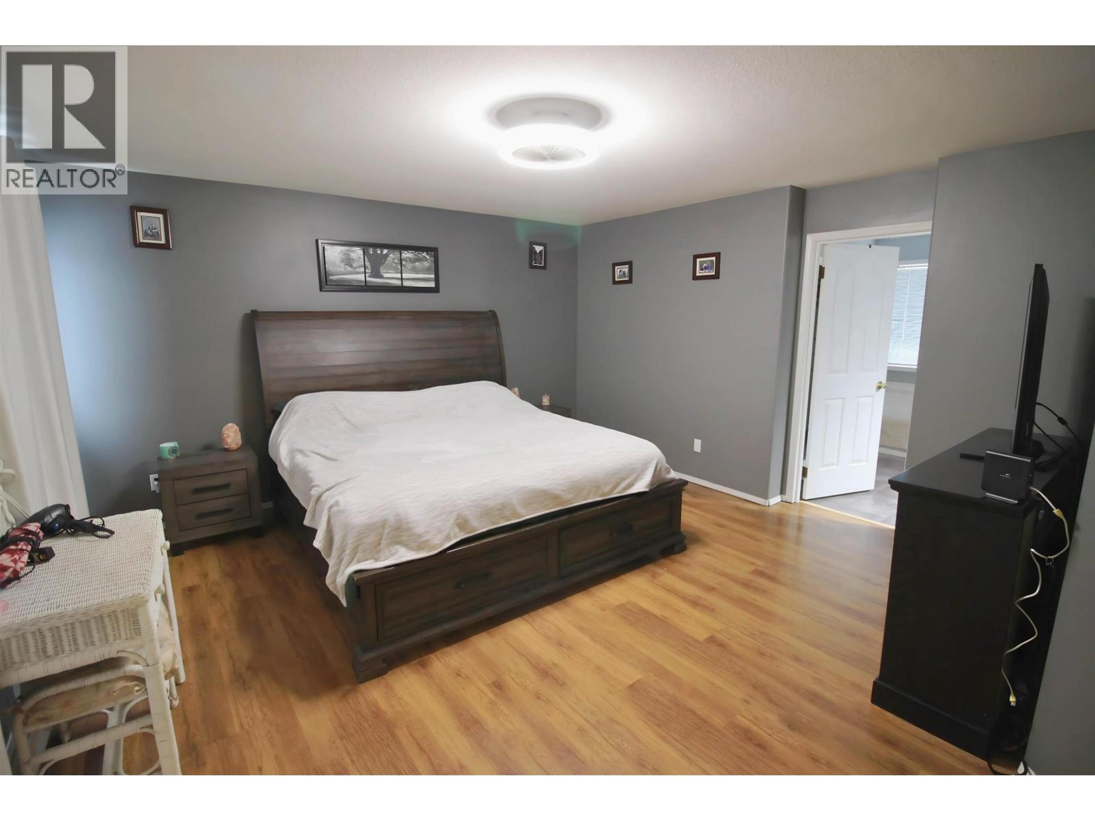 3261 5TH STREET - 25