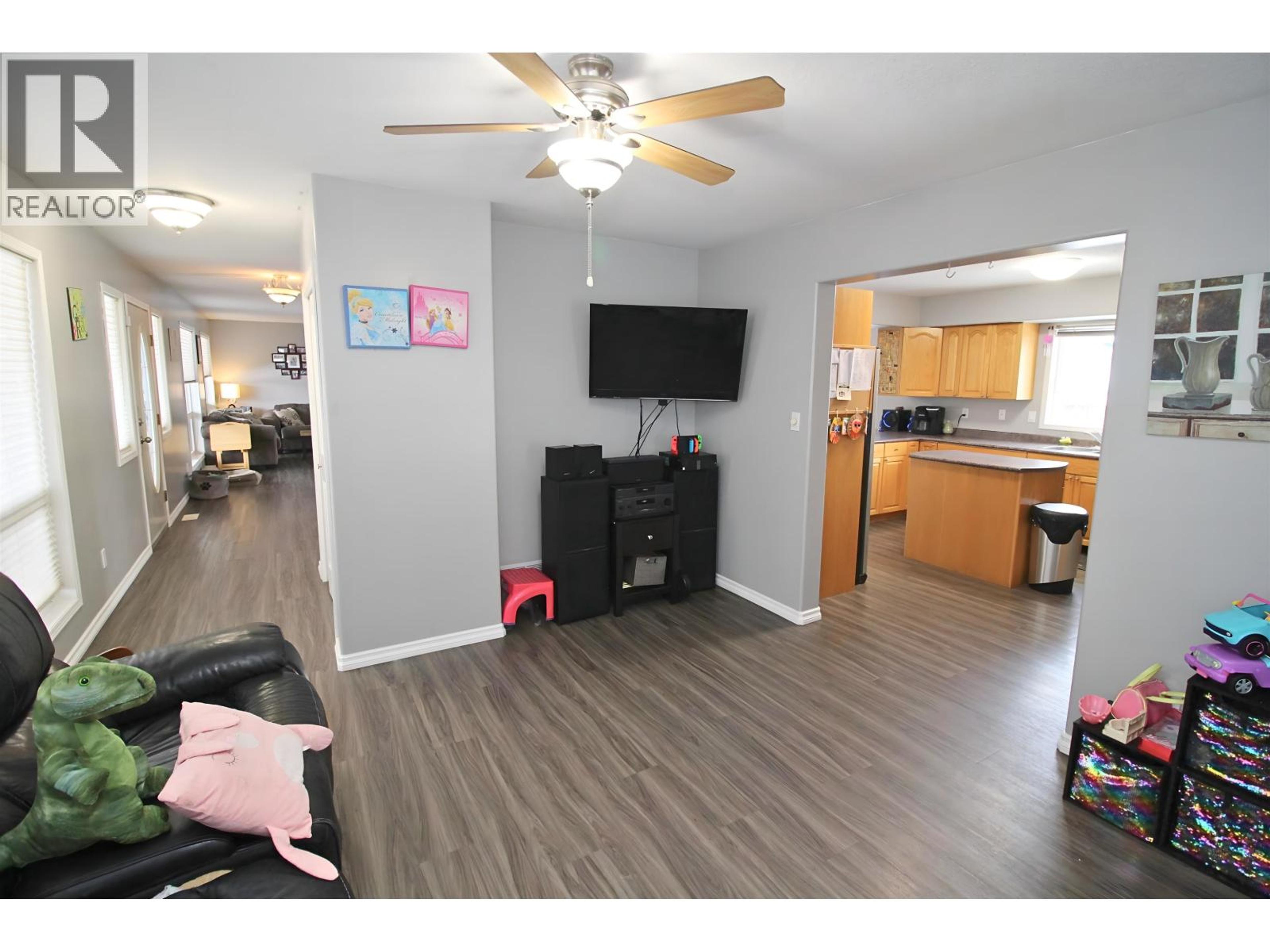 3261 5TH STREET - 16