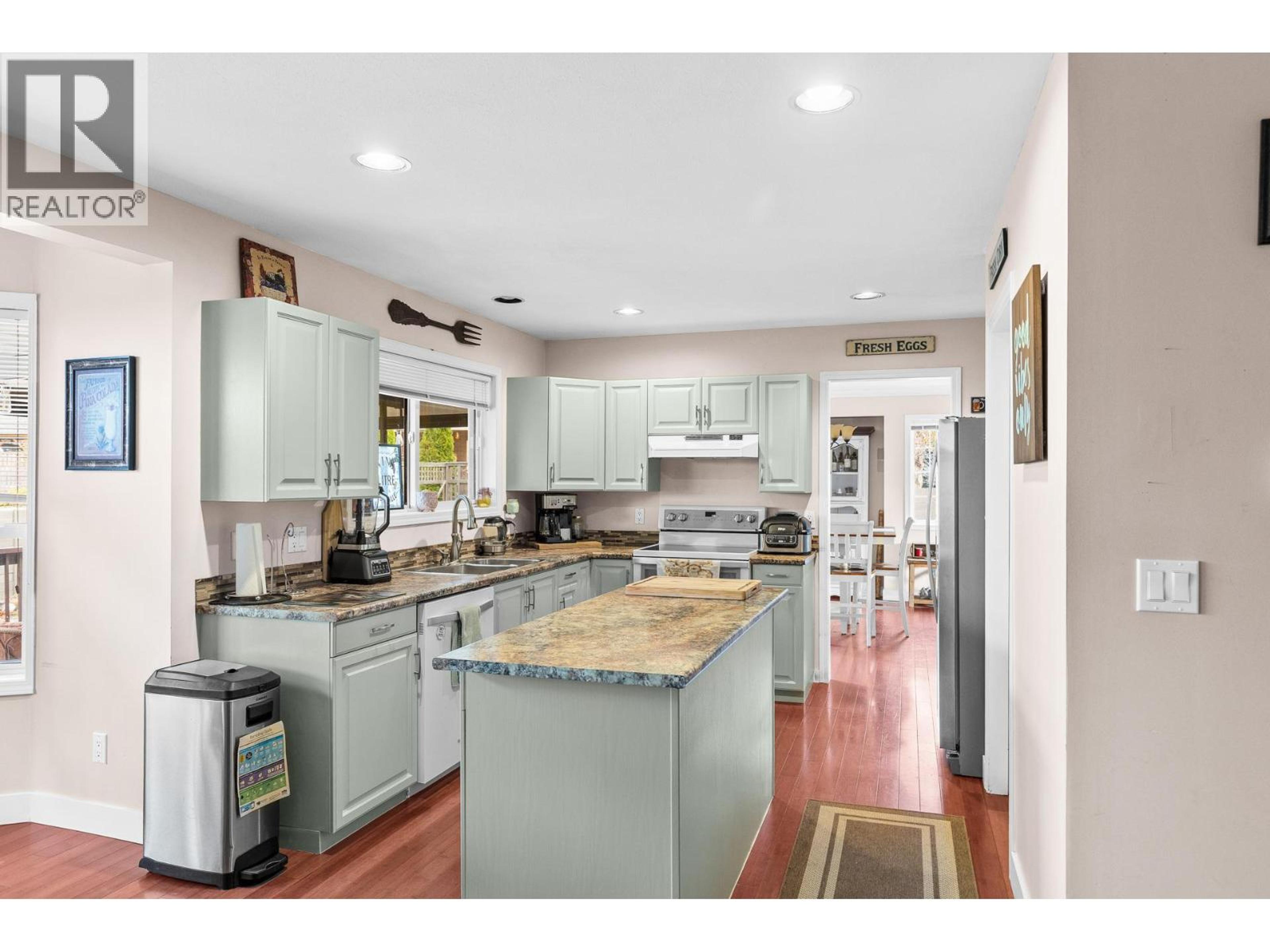 4210 6TH AVENUE - Image 2