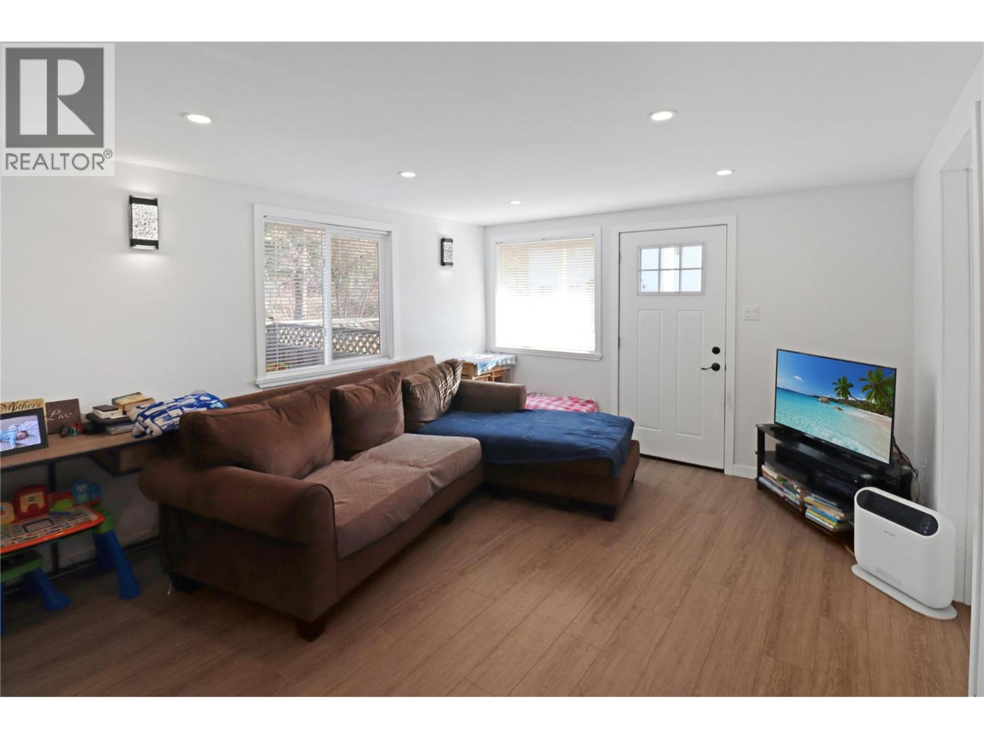 207 ANGELA AVENUE - 13