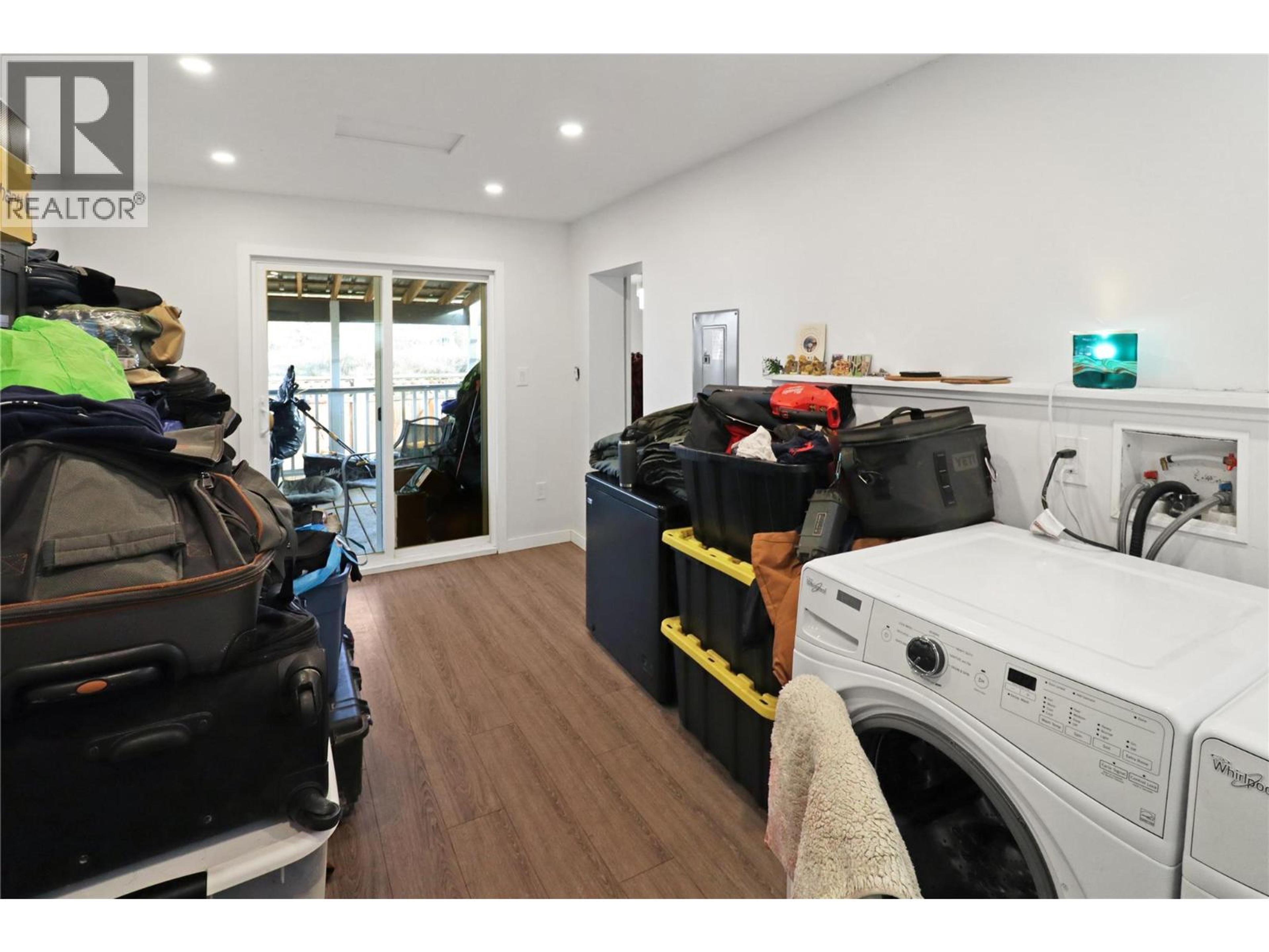 207 ANGELA AVENUE - 21