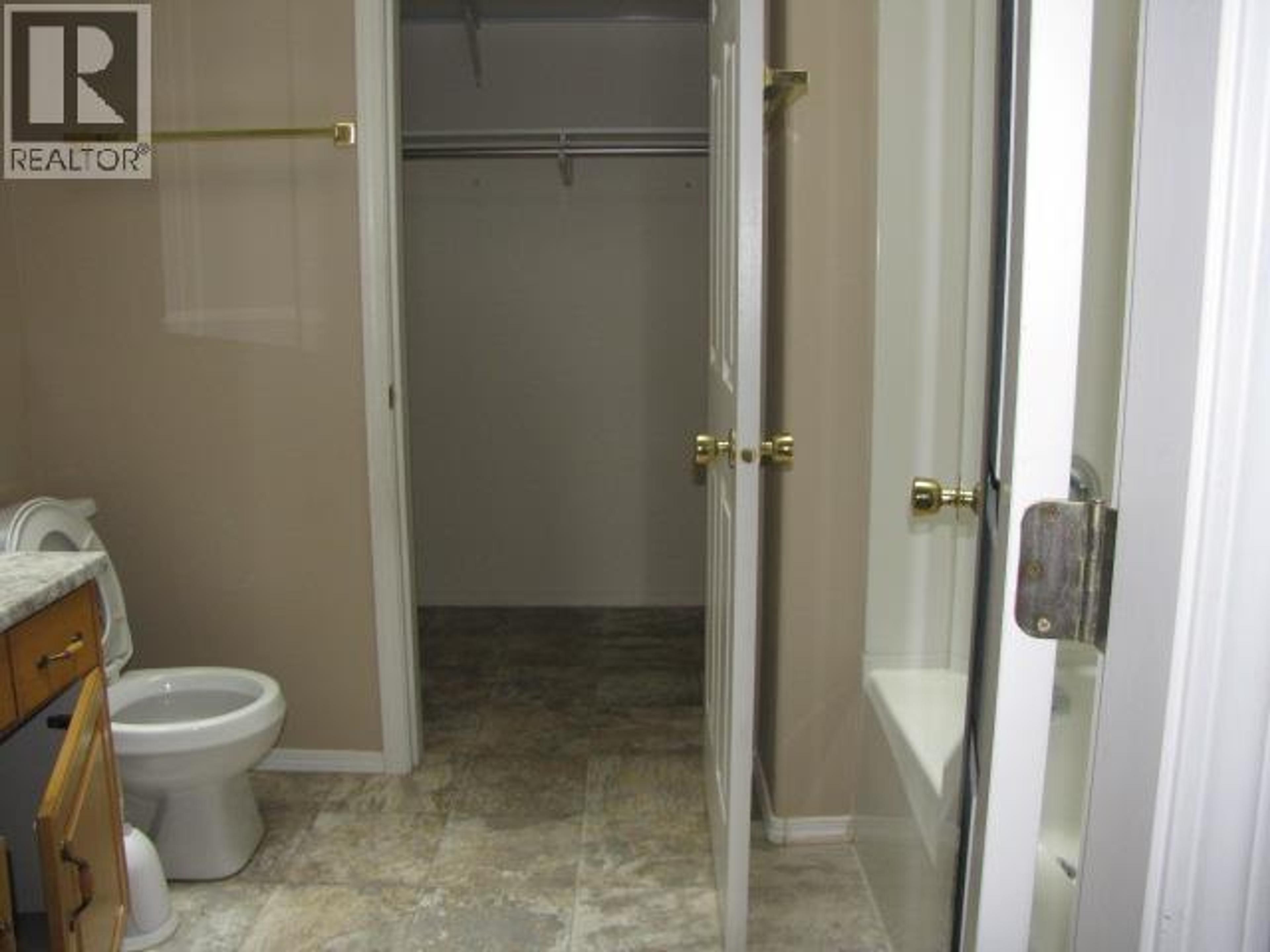 #56 500 WOTZKE DRIVE - Image 11