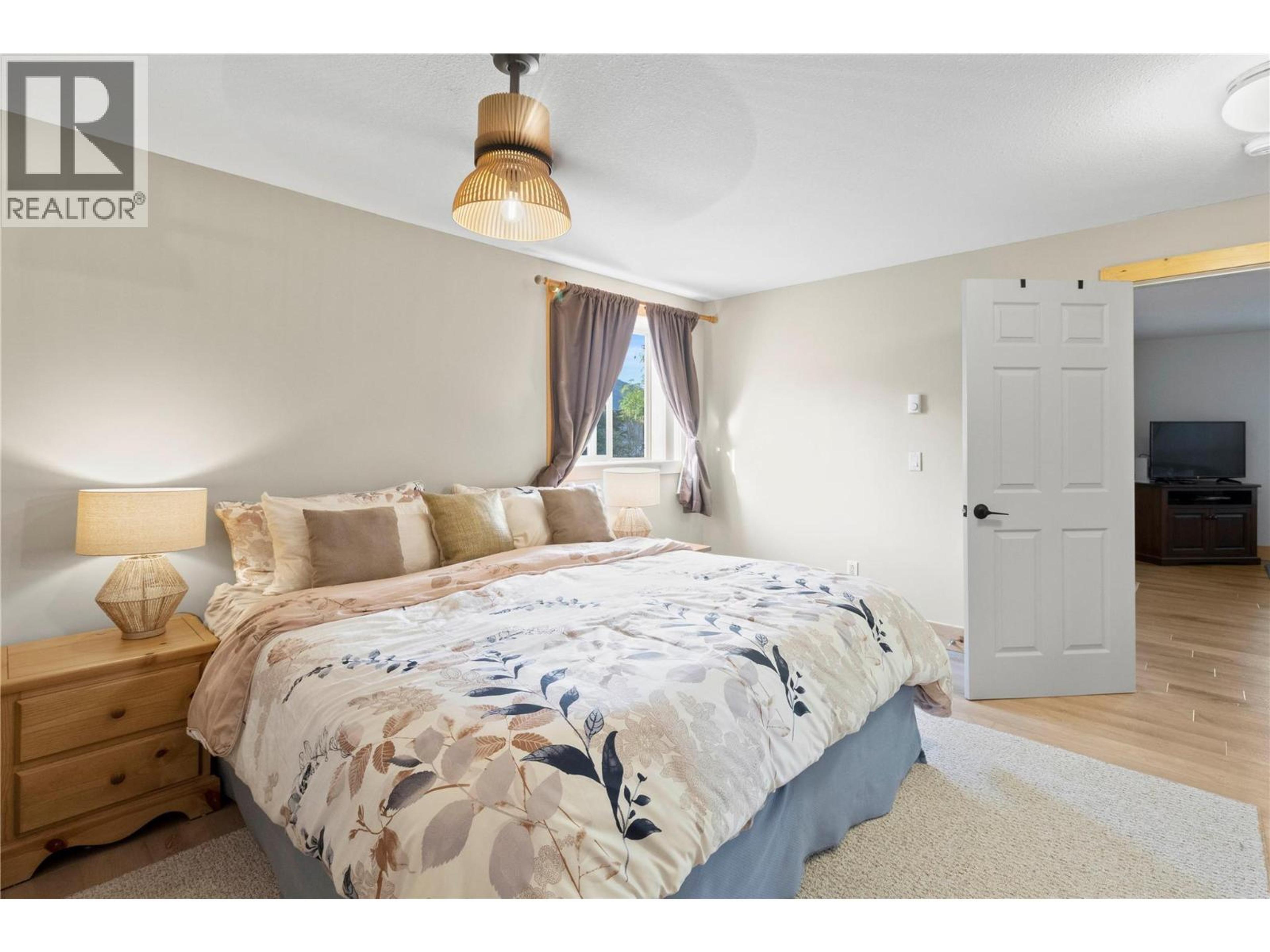 #67 6421 EAGLE BAY ROAD - 35