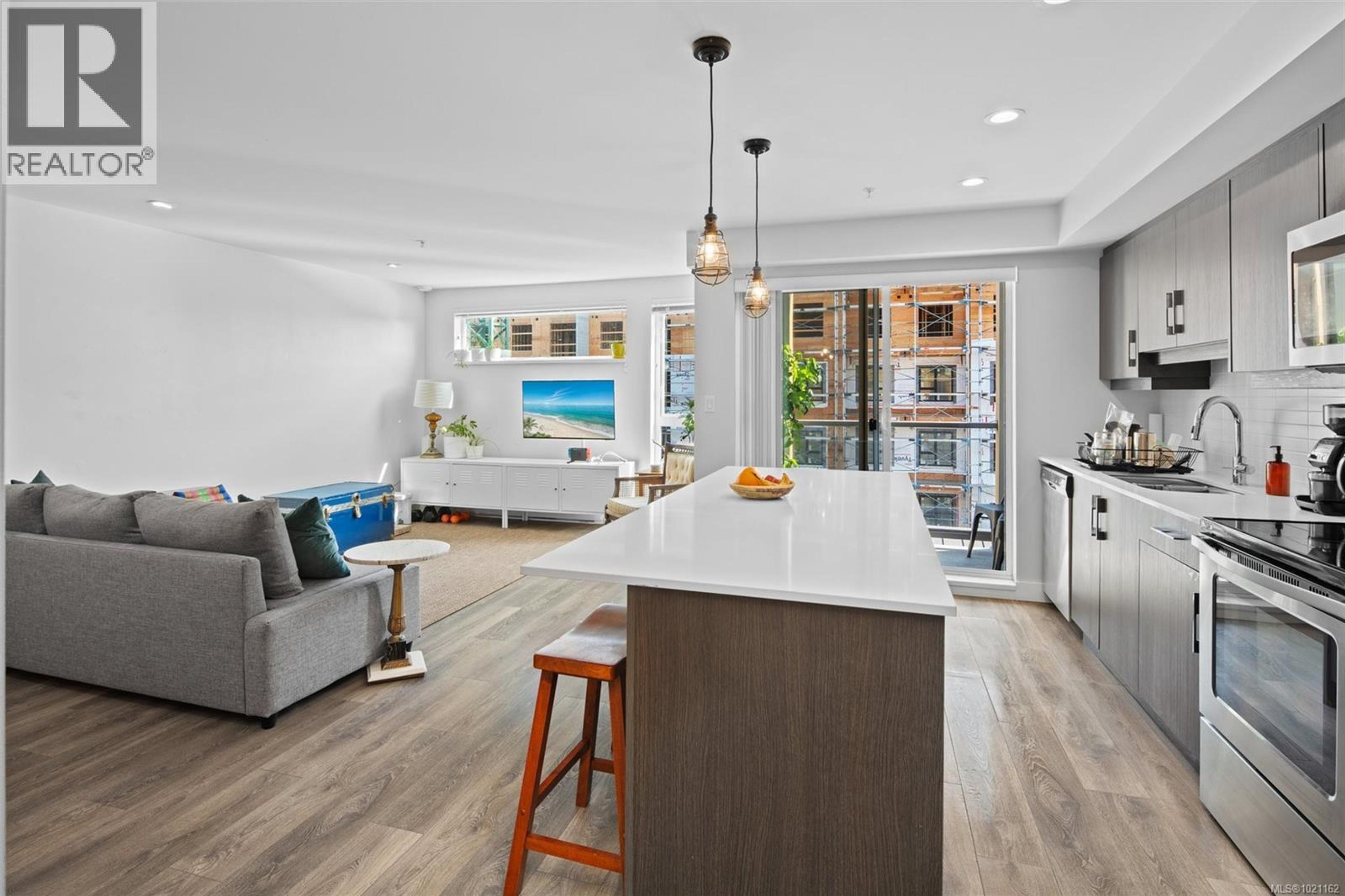 #403 826 ESQUIMALT RD - Main Image